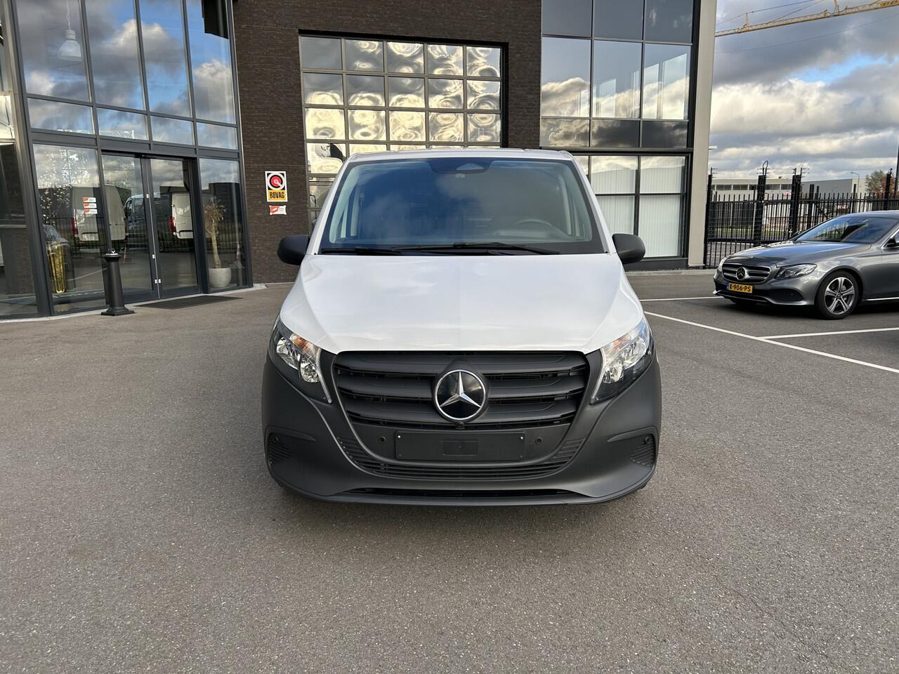 Mercedes-Benz VITO 116 CDI L2 Pro 2500KG Trekhaak / MBUX / Camera / Navigatie / Cruise control / Airco / Achterdeuren
