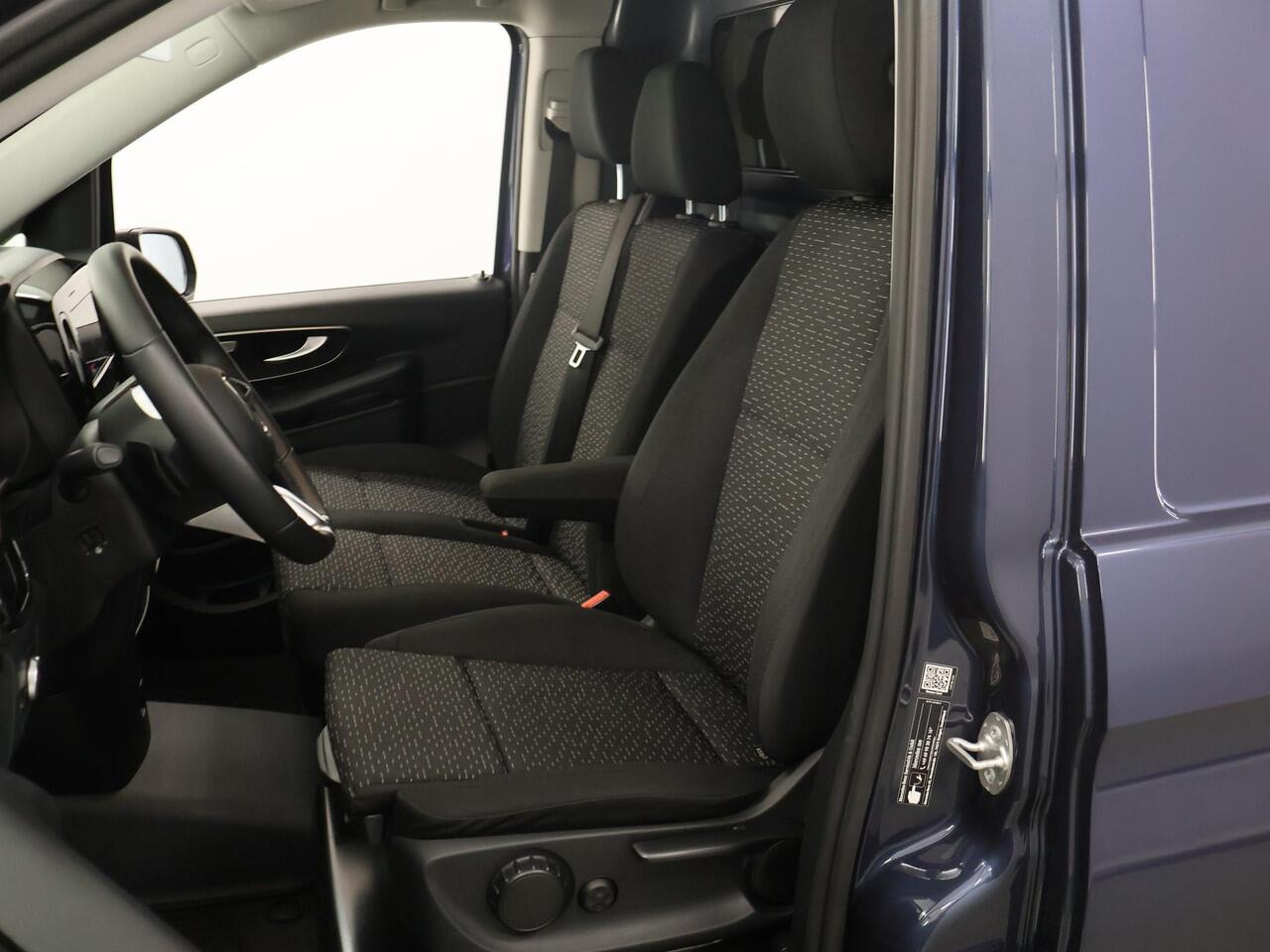 Mercedes-Benz VITO 116 CDI Aut. | L2 | Pro Automaat | Cruise control | Distronic Plus | Tweezitsbank | Airco | Dodehoek Assistent | Laadruimte bekleding | Achterdeuren 270 | Trekhaak AHW 2500 kg |