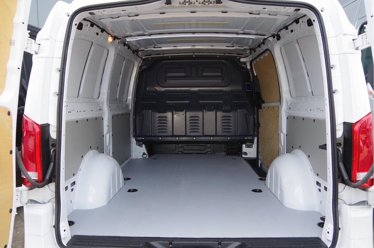 Mercedes-Benz VITO L2 150PK 3-ZITS, LED, TREKHAAK, CAMERA, ALCANTARA HEMEL, CRUISE, AIRCO, DIAMONT GRILLE, 20'' LM WIELEN