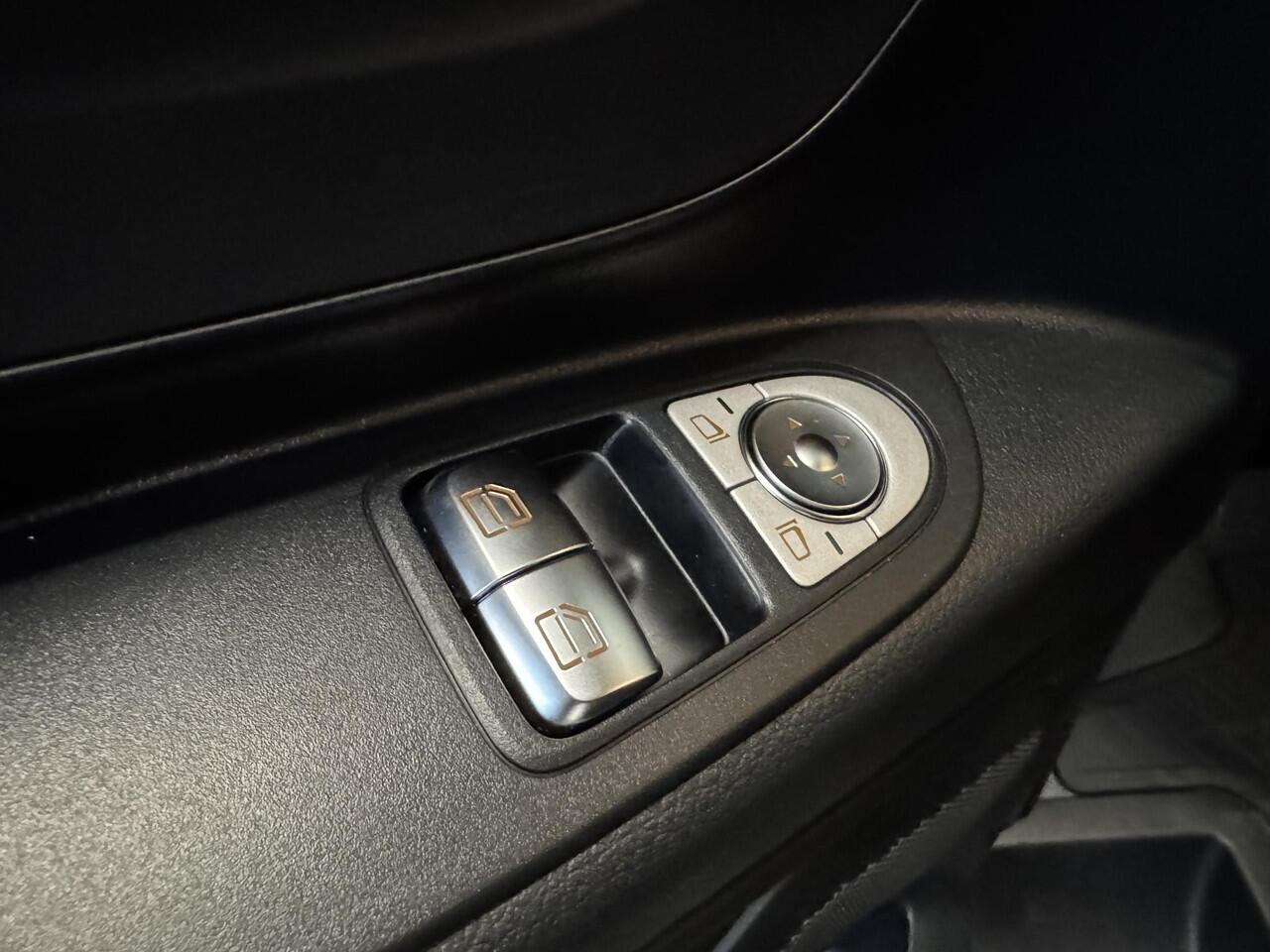 Mercedes-Benz VITO 114 CDI Lang L2 Automaat Apple Carplay Airco Bluetooth Camera Trekhaak Lederen bekleding