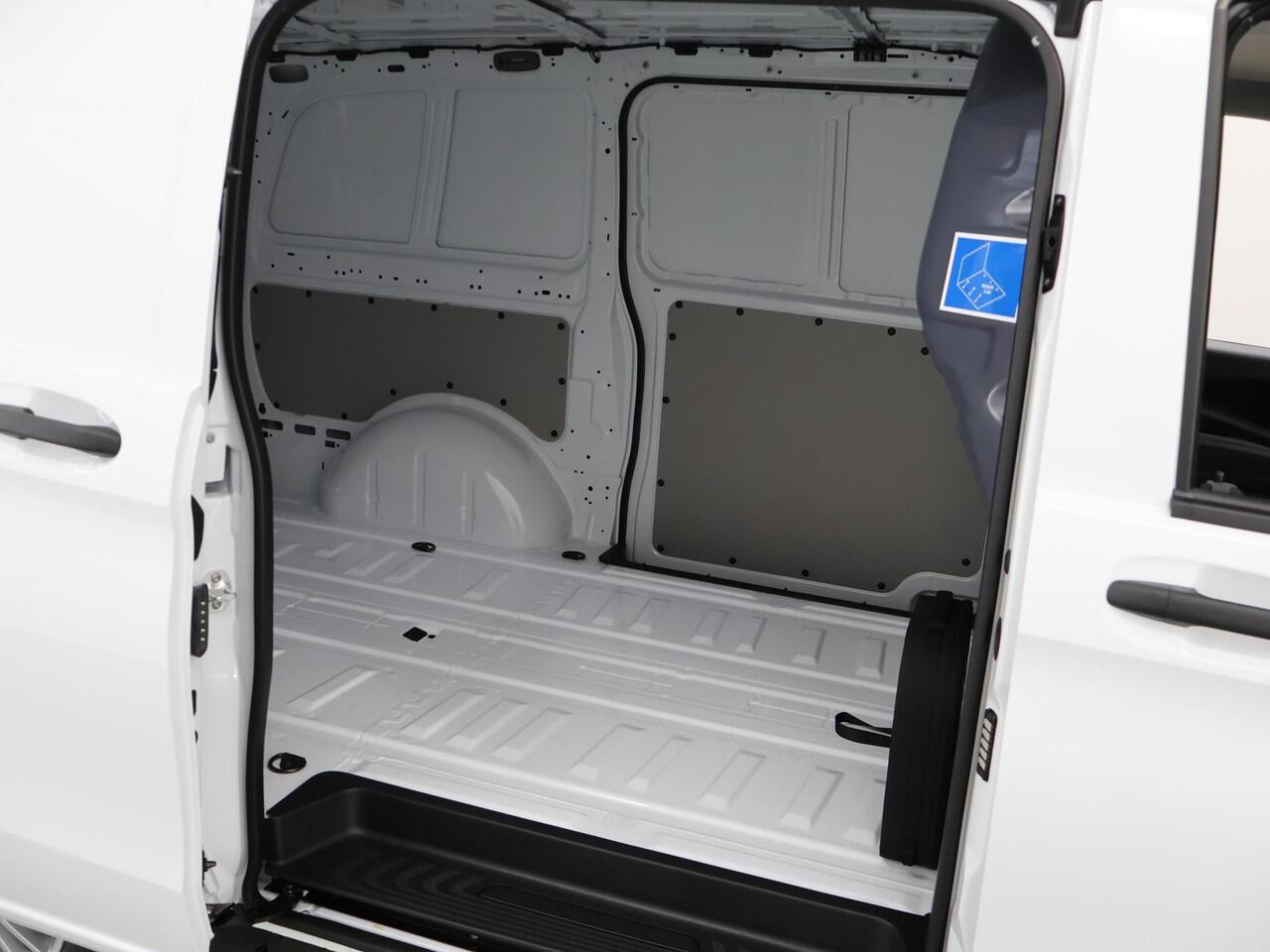 Mercedes-Benz VITO eVito Bestelwagen L2 66 kWh | Schuifdeur links | Navigatie | Achterdeuren | Achteruitrijcamera | Dodehoekassistent | Lichtmetalen velgen |