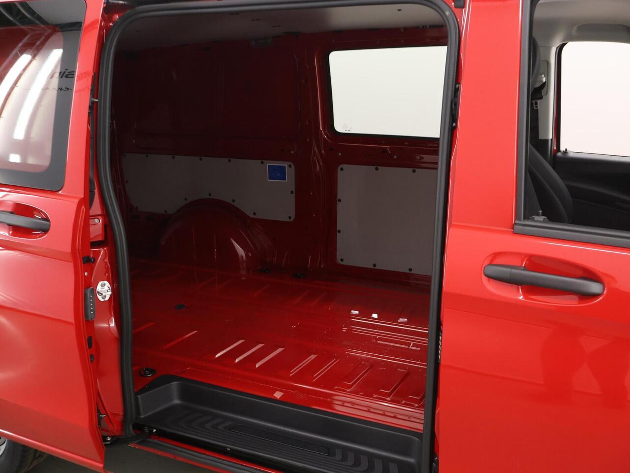 Mercedes-Benz VITO eVito Bestelwagen 112 L3 66kWh | Achterdeuren | Comfortbestuurdersstoel | Dodehoekassistent | Vaste ruit links- en rechtvoor |