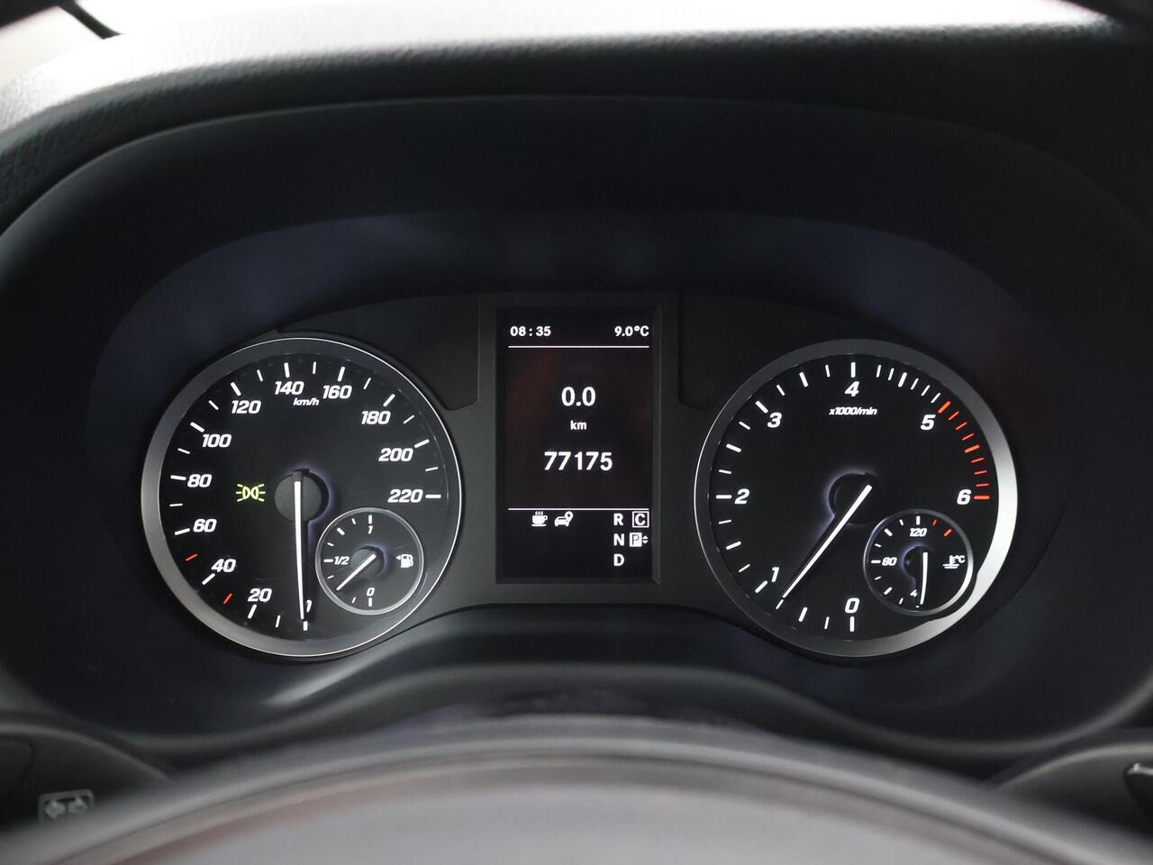 Mercedes-Benz VITO 116 CDI | Aut. | L2 Lang | Parkeercamera | Climate Control | 2-zits met Stoelverwarming | Trekhaak | Sidebars | LM Velgen | LED Koplampen | Stoelverwarming | Cruise Control | Certified