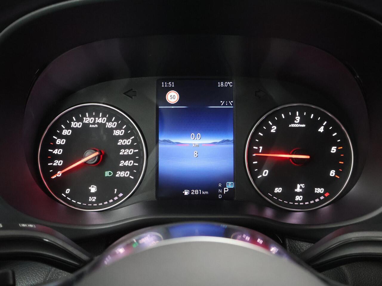 Mercedes-Benz VITO 119 CDI L2 SELECT | Trekgewicht 2.500 kg | Apple Carplay | Achteruitrijcamera | Airco | MultiBeam LED Koplampen | Cruise Control | Dodehoekassistent | BPM Vrij!