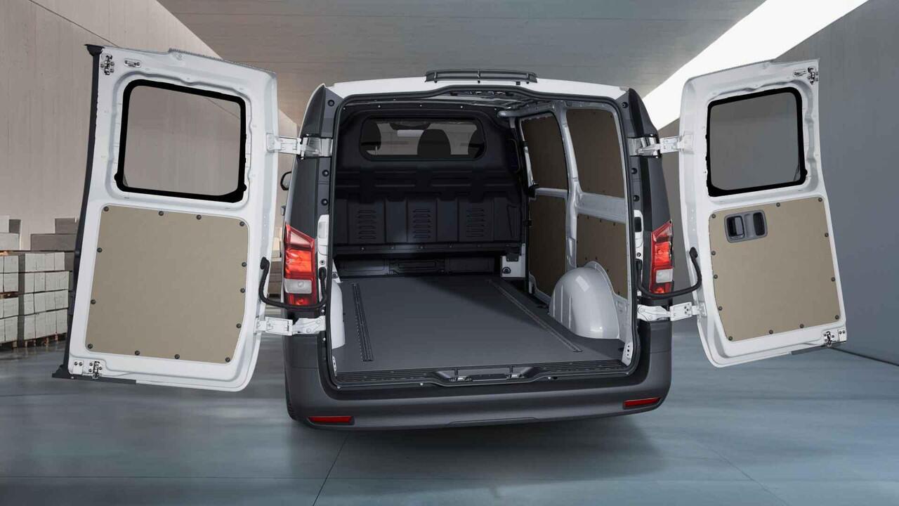 Mercedes-Benz VITO 116 CDI | L2 | AUT. | PRO | ACHTERUITRIJCAMERA | NAVIGATIE | CRUISE CONTROL | STOELVERWARMING | ACHTERDEUREN INCL. RUITEN | DODEHOEKDETECTIE | BETIMMERDE LAADRUIMTE