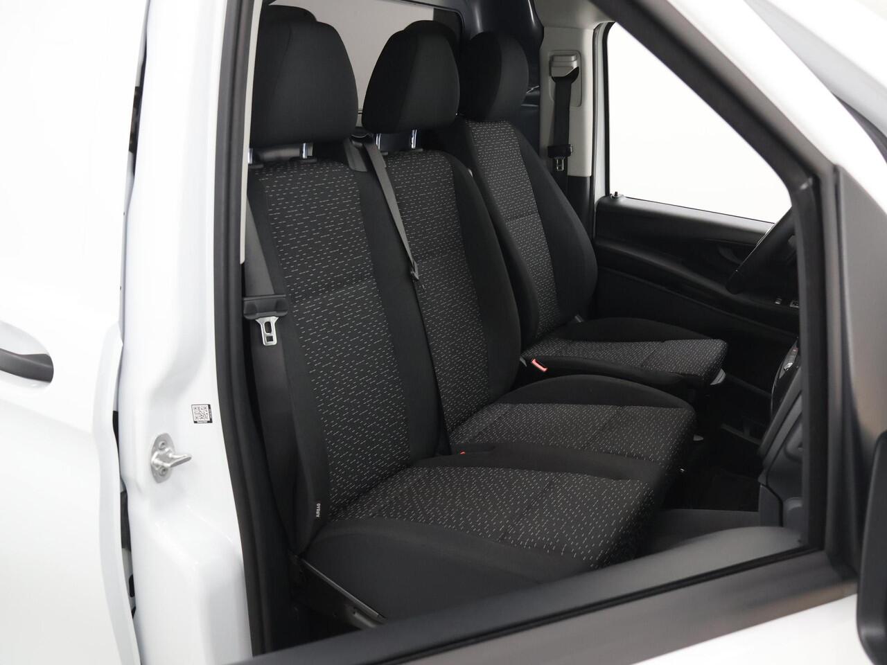 Mercedes-Benz VITO 116 CDI Aut. | L3 Pro | Keyless Go | Navigatiesysteem | Cruise Control | Parkeercamera | 3-zits | Stoelverwarming | 270° Achterdeuren | MODEL 2025 | Certified