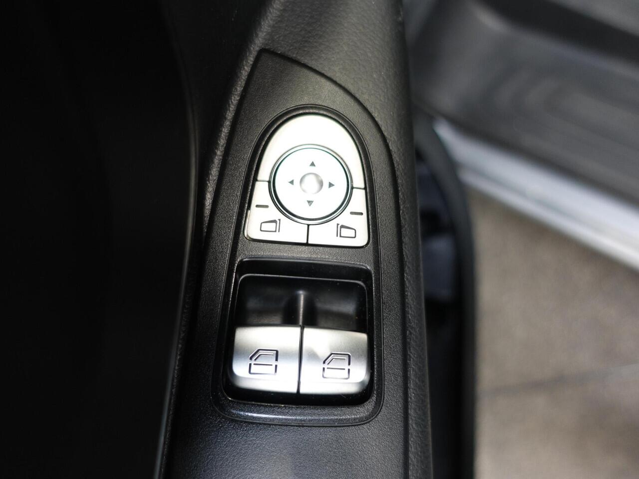 Mercedes-Benz VITO 114 CDI Automaat Dubbele Cabine 6-zits Navigatie Apple Carplay Trekhaak Cruise control Euro6