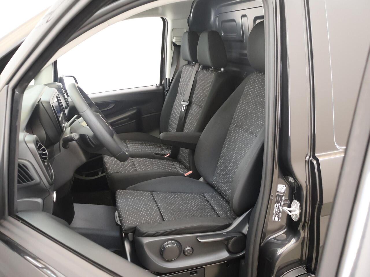 Mercedes-Benz VITO 116 CDI L2 | PRO | AUT. 2500 KG TREKHAAK AHW | STOELVERWARMING | PARKEERCAMERA | DODEHOEKASSISTENT | SPOORASSISTENT | BIJRIJDERSBANK | LAADRUIMTE BETIMMERD | METALLIC |