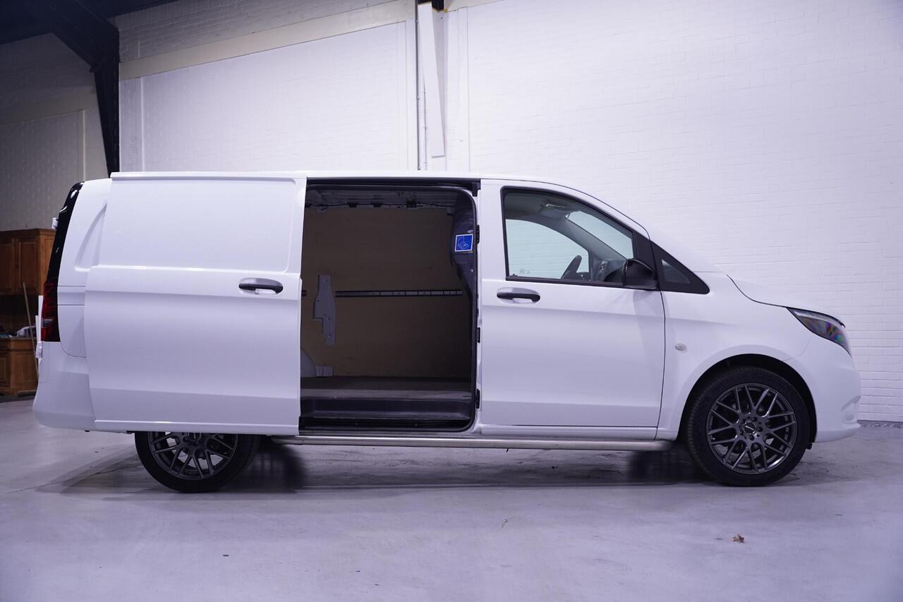 Mercedes-Benz VITO 114 CDI 136 pk Lang Airco, 19"LMV Sidebars, Bumpers in Kleur, Zwarte Grille, Cruise Control, 3-Zits