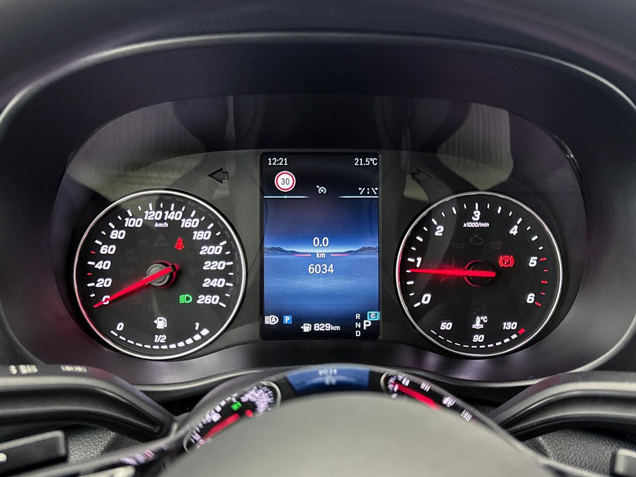 Mercedes-Benz VITO 116 CDI L2 Pro Multibeam Led Parkeerpakket Trekhaak 2.5t Alpingrijs Cruise control MBUX