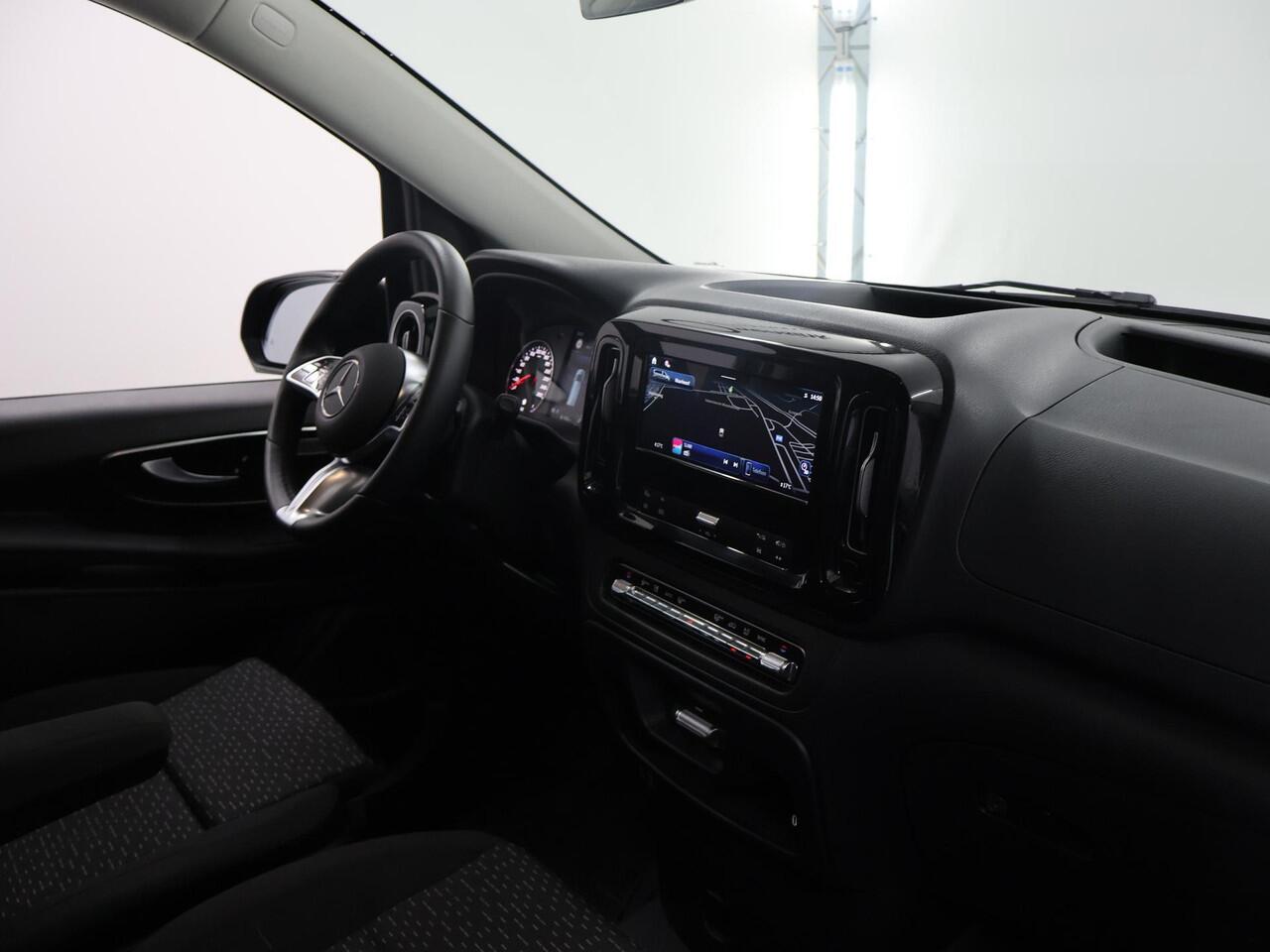 Mercedes-Benz VITO 116 CDI Aut. | L2 | Pro Automaat | Cruise control | Distronic Plus | Tweezitsbank | Airco | Dodehoek Assistent | Laadruimte bekleding | Achterdeuren 270 | Trekhaak AHW 2500 kg |