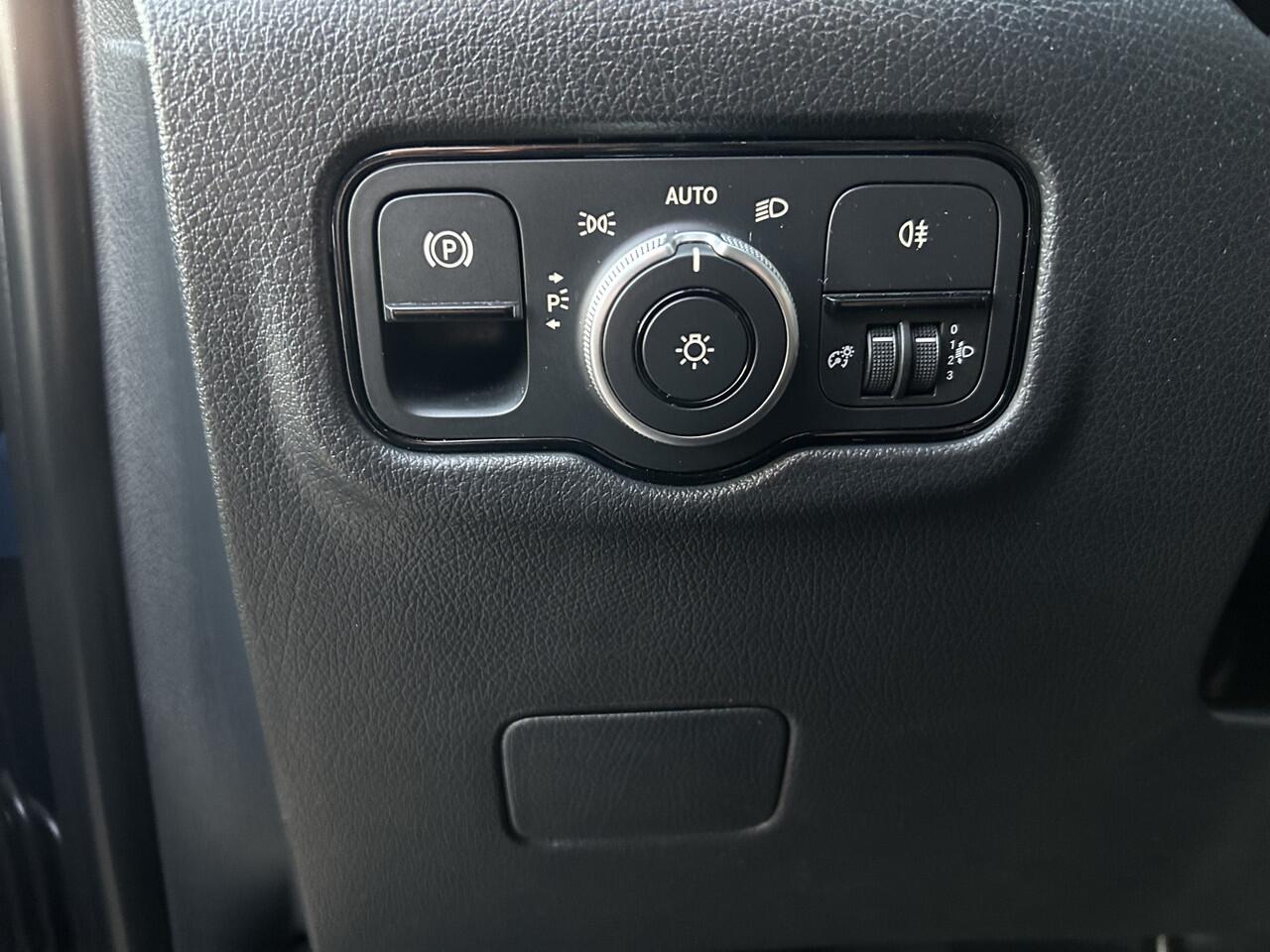 Mercedes-Benz VITO 116 CDI L3 Pro 2500KG Trekhaak / MBUX / Navigatie / Camera / Cruise control / Airco / Achterdeuren