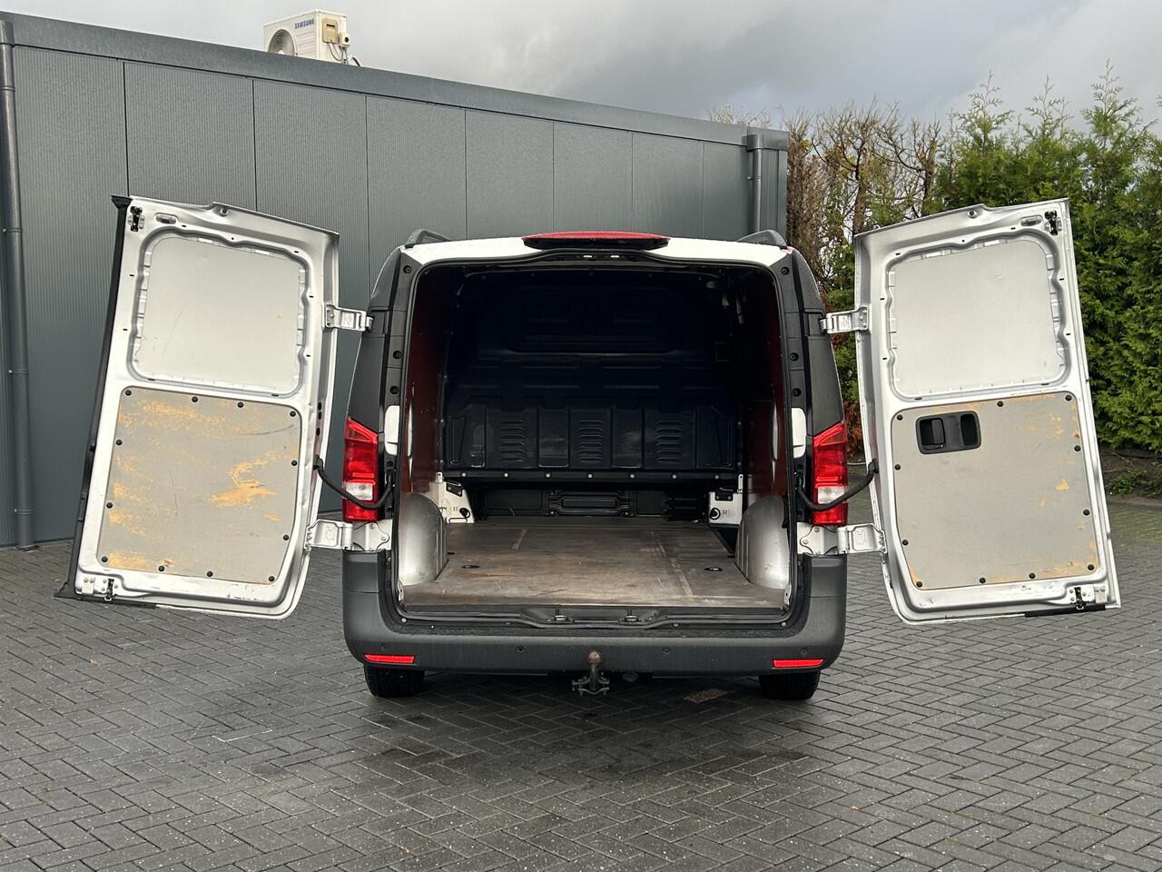 Mercedes-Benz VITO 114 CDI 136 PK AUTOMAAT / L2H1 / 1e EIG. / TREKHAAK / AIRCO / CRUISE / BLUETOOTH / PDC