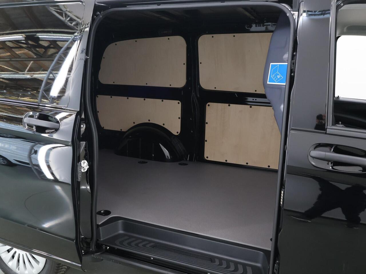 Mercedes-Benz VITO 114 CDI | Aut. | Lang L2 | Pro | 3-zits | Cruise Control | Airco | All-season | Stoelverwarming | 2500 KG. AHW | Trekhaak | Certified