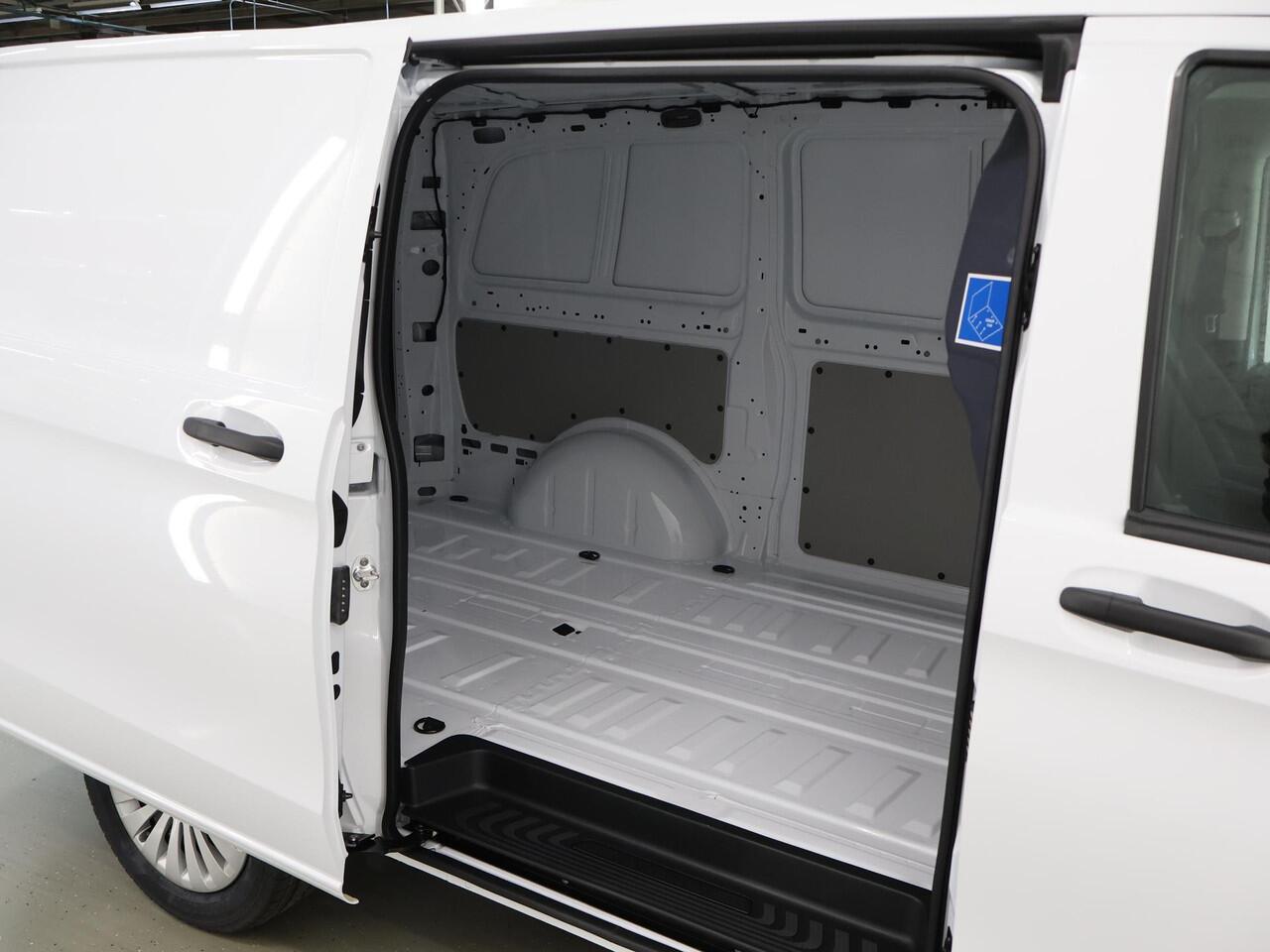 Mercedes-Benz VITO Bestelwagen 114 CDI L2 Pro | Achteruitrijcamera | Trekhaak 2500 kg | Climate Control | Lederen Stuurwiel | Dodehoekassistent |