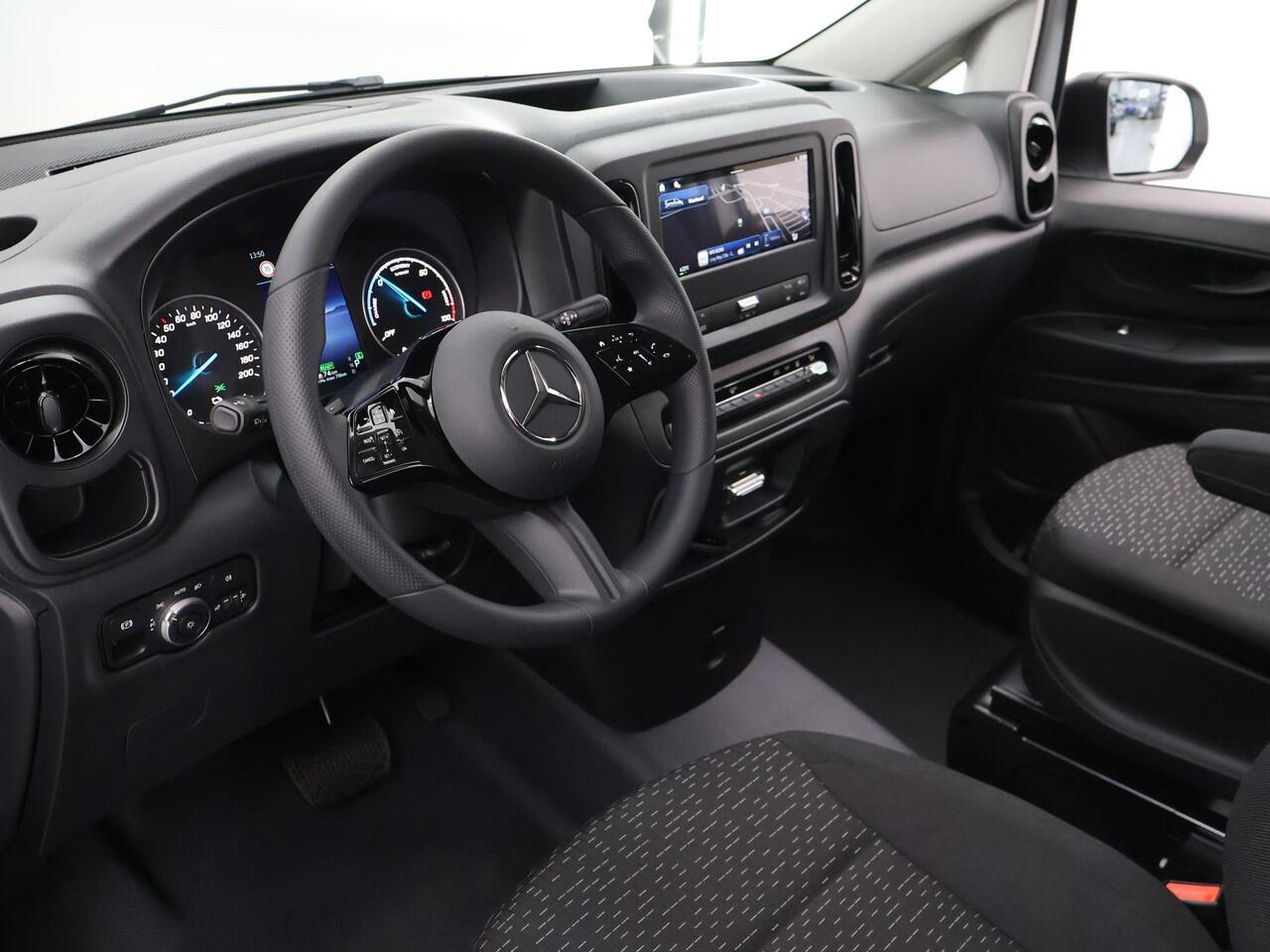 Mercedes-Benz VITO eVito Bestelwagen L2 66 kWh | Schuifdeur links | Navigatie | Achterdeuren | Achteruitrijcamera | Dodehoekassistent | Lichtmetalen velgen |