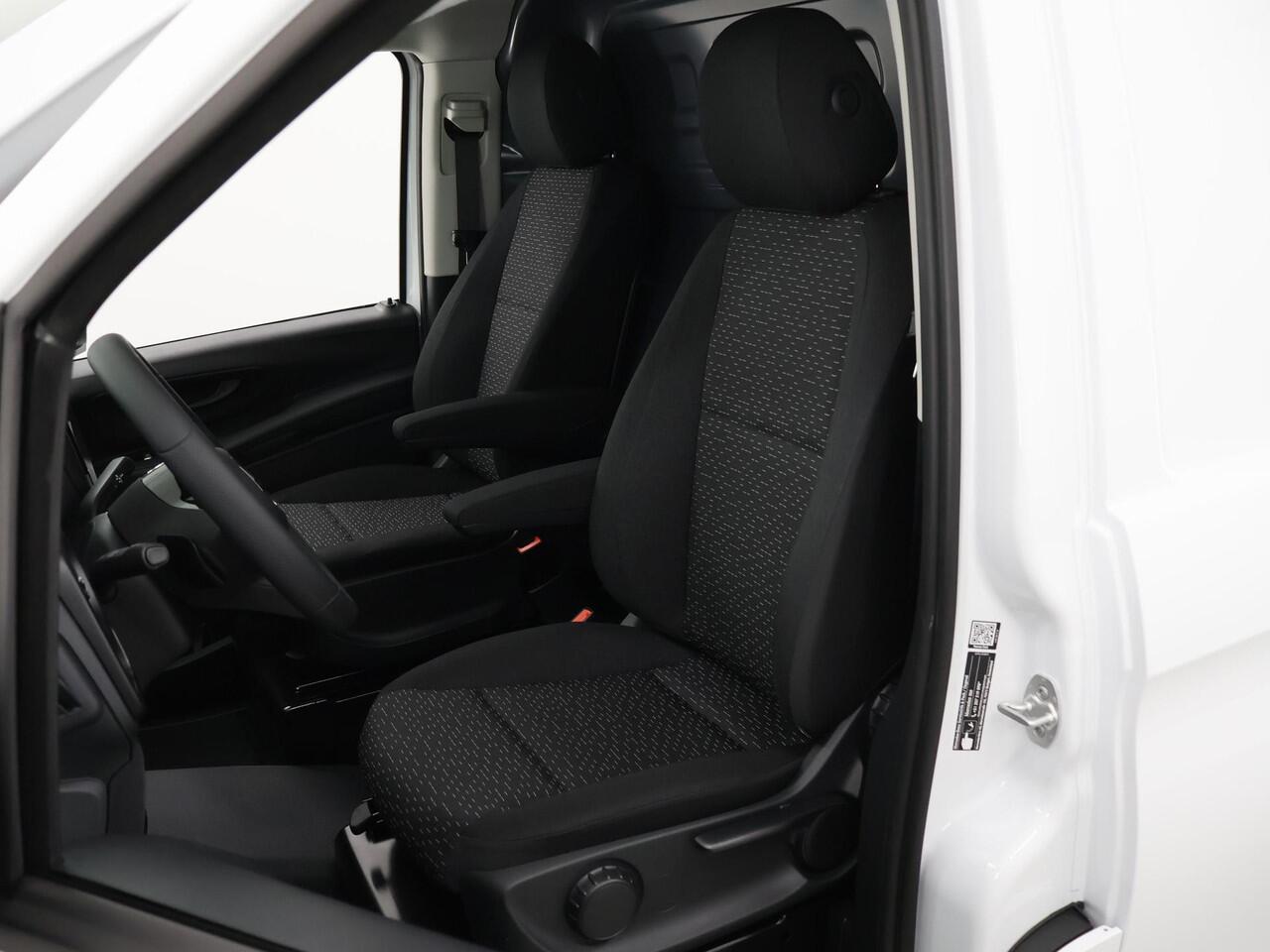 Mercedes-Benz VITO eVito 112 L2 60 kWh | Stoelverwarming | Navigatie | Achteruitrijcamera | Airco | Cruise Control |