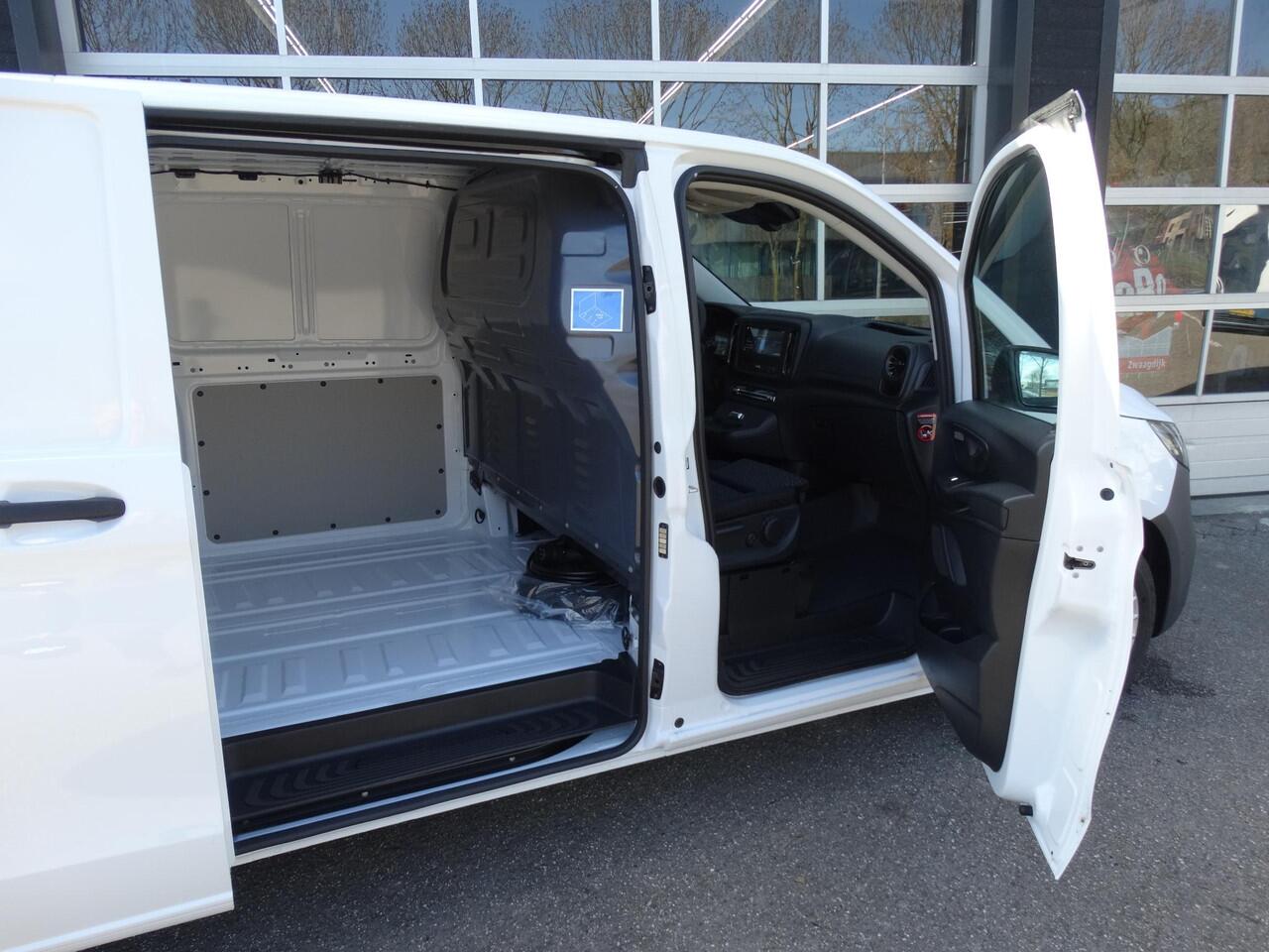 Mercedes-Benz VITO eVito 112 L3 60 kWh Mercedes-Benz eVito eVito 112 L3 66 kWh