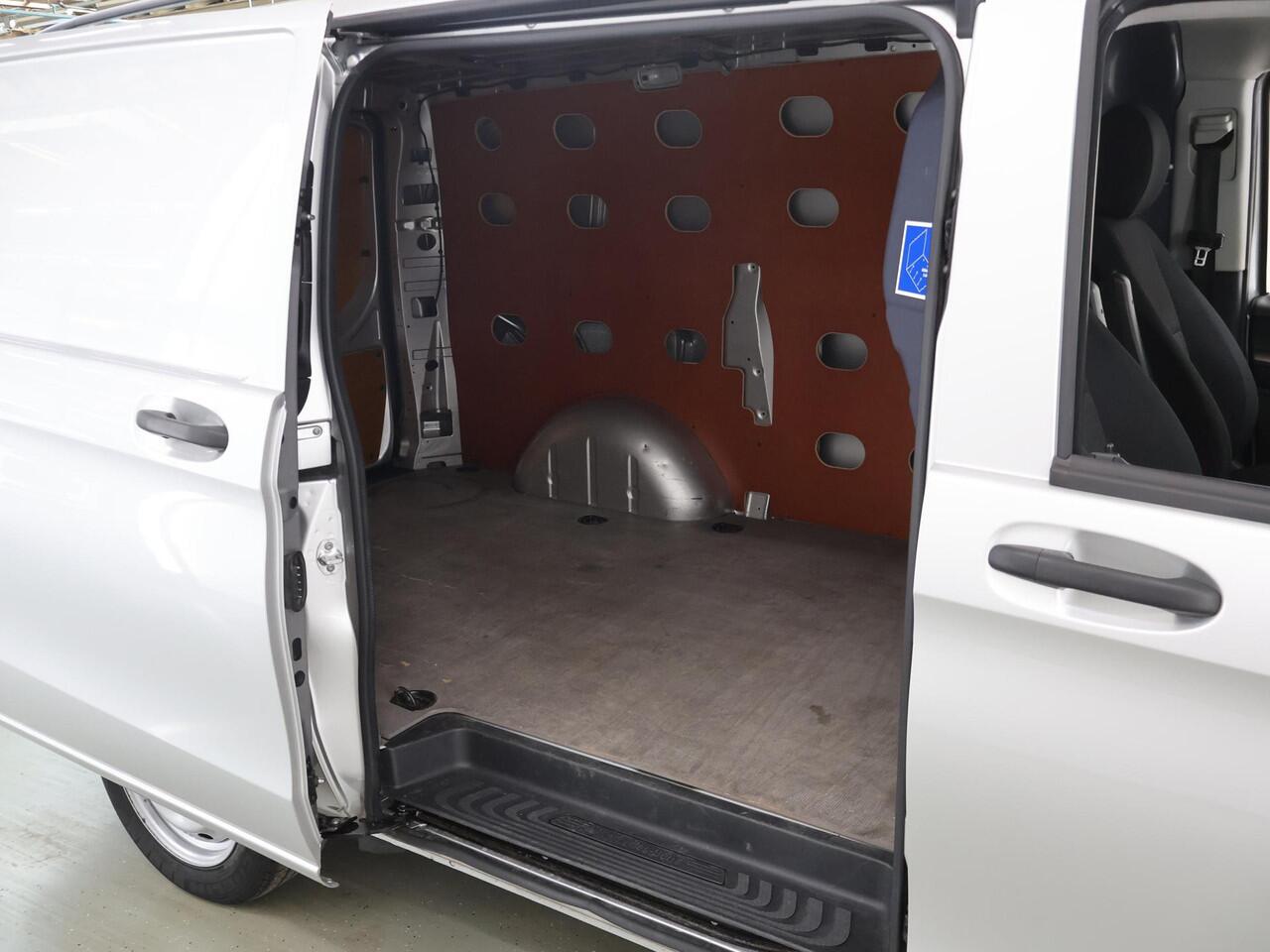 Mercedes-Benz VITO 111 CDI | L2 Lang | Climate Control | Cruise Control | Bluetooth | Trekhaak | 2-zits | Certified |