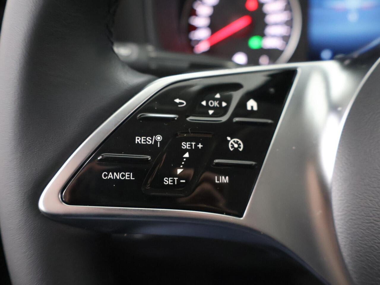 Mercedes-Benz VITO Bestelwagen 114 CDI L2 PRO | Achterdeuren | Trekhaak 2500 KG | Achteruitrijcamera | Dodehoekassistent |