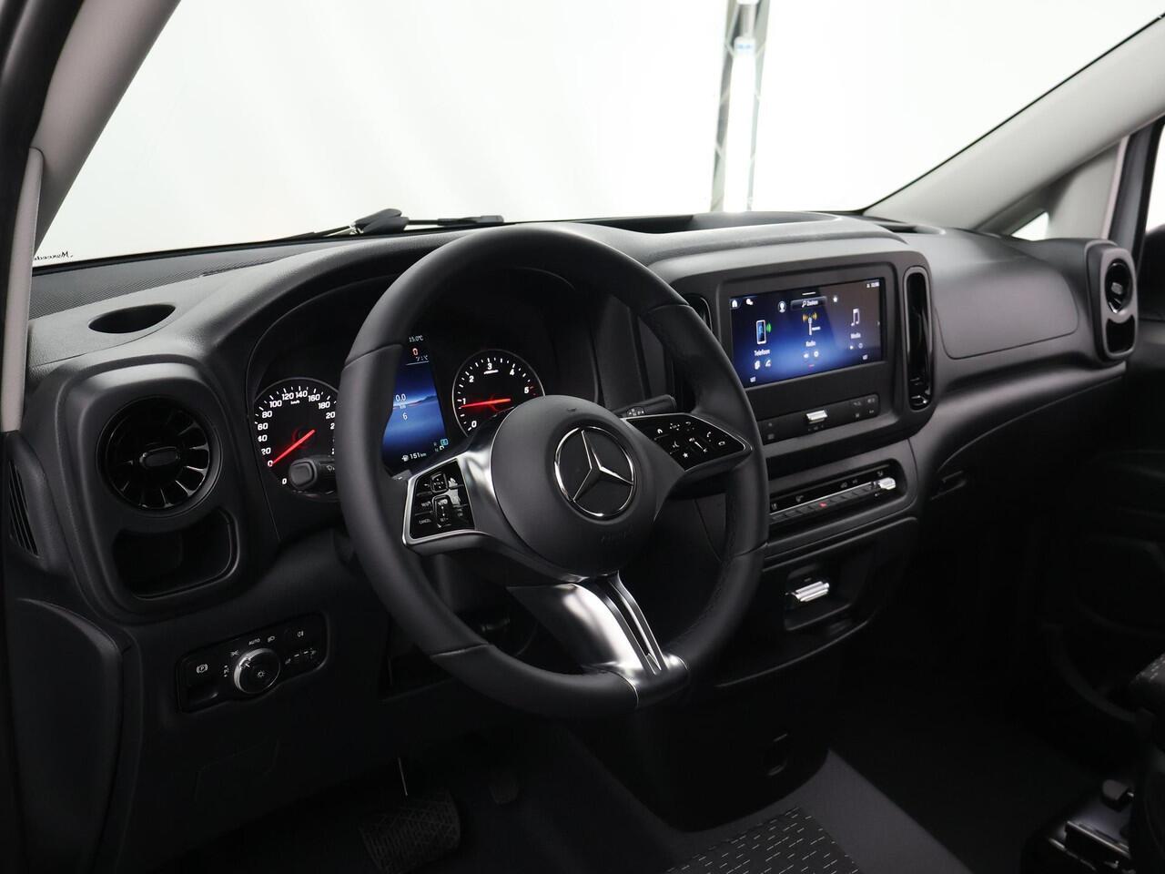 Mercedes-Benz VITO Bestelwagen 114 CDI L2 PRO | Achterdeuren | Trekhaak 2500 KG | Achteruitrijcamera | Dodehoekassistent |