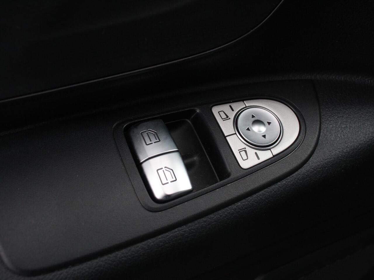 Mercedes-Benz VITO 119 CDI 190pk Automaat L2 Lang Navigatie Camera Apple Carplay Cruise control Trekhaak Leder Lichtmetalen Velgen