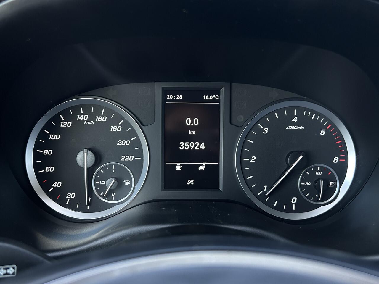 Mercedes-Benz VITO 114 CDI 136 PK / L2H1 / 1e EIG. / 35.924 KM !! / LED / ECC / CRUISE / NAVI / CAMERA / APPLE CARPLAY / PDC