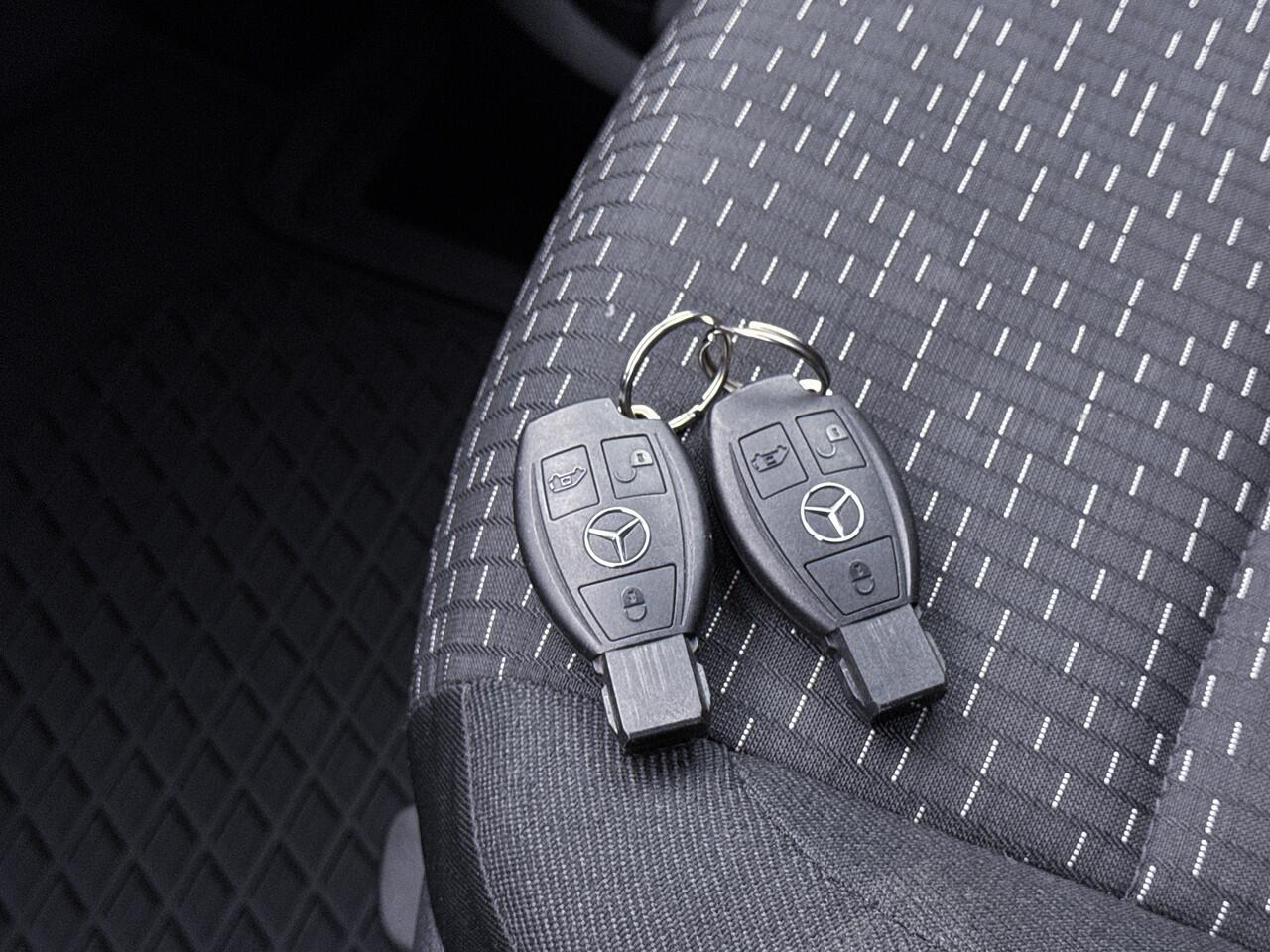 Mercedes-Benz VITO 114 CDI Extra Lang DC 19" inch AMG Dubbele Cabine XL LED Trekhaak Apple Carplay/Android Auto Achteruitrijcamera Cruise Control