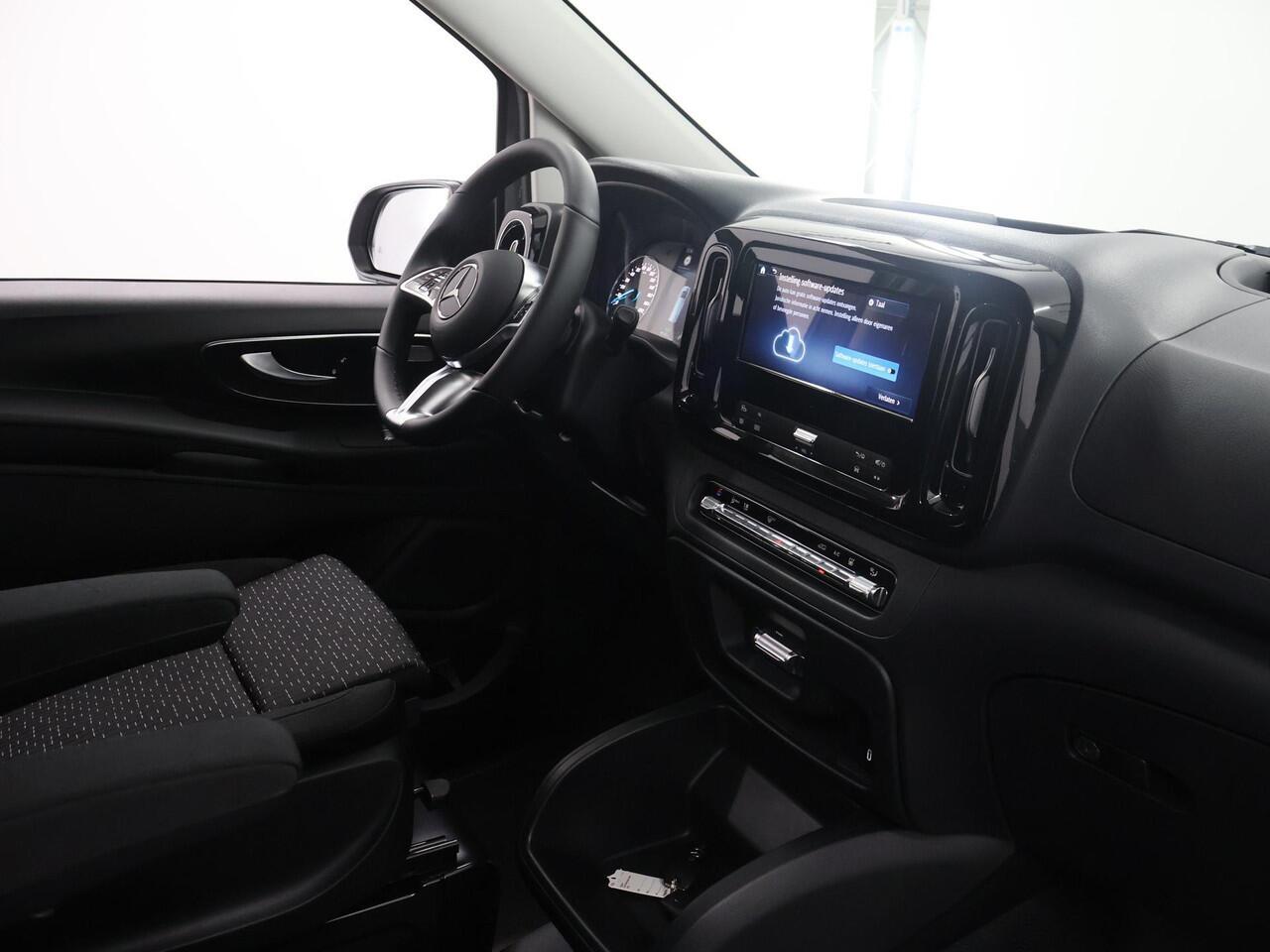 Mercedes-Benz VITO eVito Bestelwagen 112 L2 66kWh | MultiBeam LED | Stoelverwarming | Apple Carplay | Achteruitrijcamera | Airco | Cruise Control |