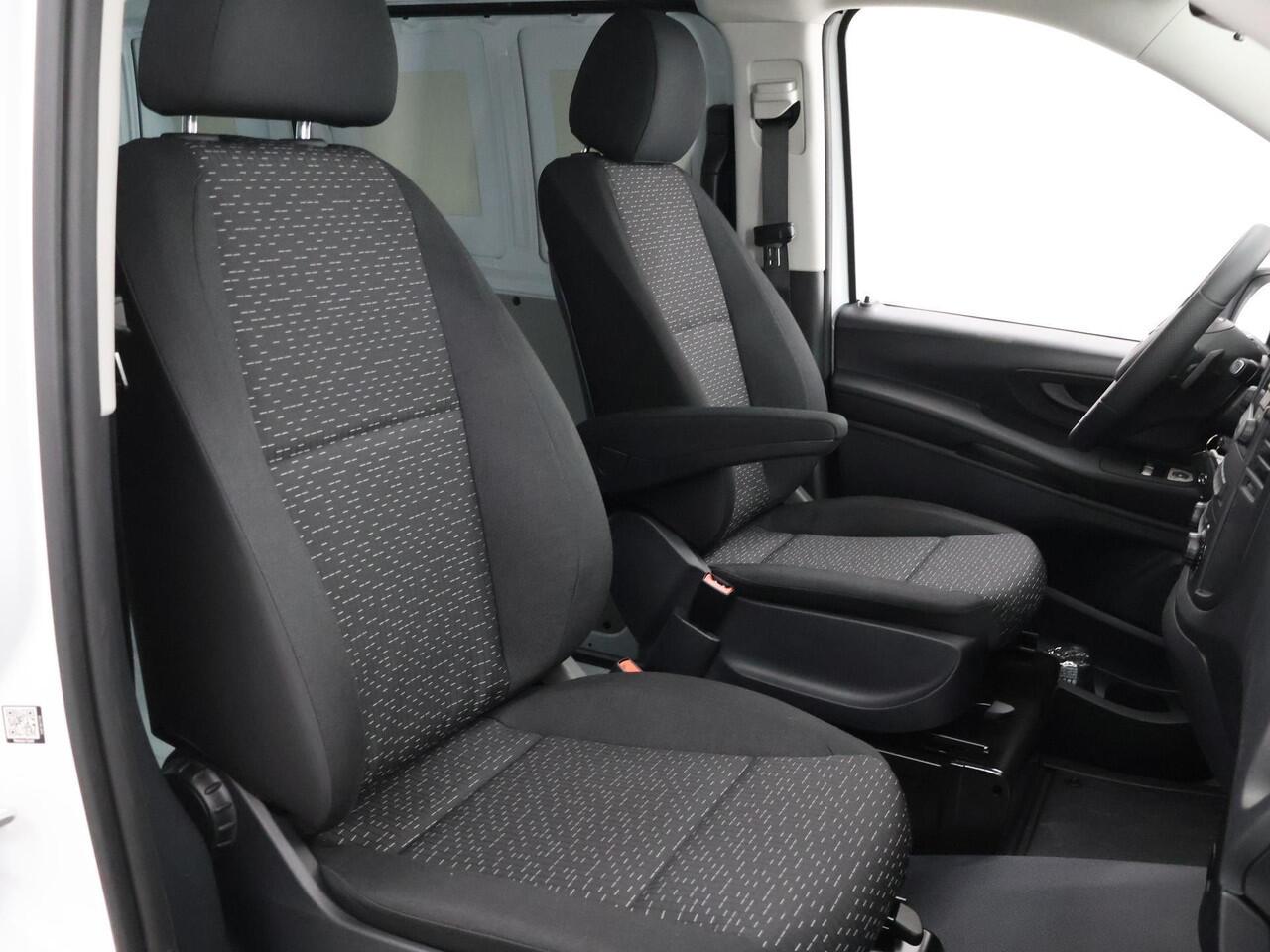 Mercedes-Benz VITO eVito Bestelwagen 66 kWh L2 | Stoelverwarming | Navigatie | Parkeercamera | Cruise Control |