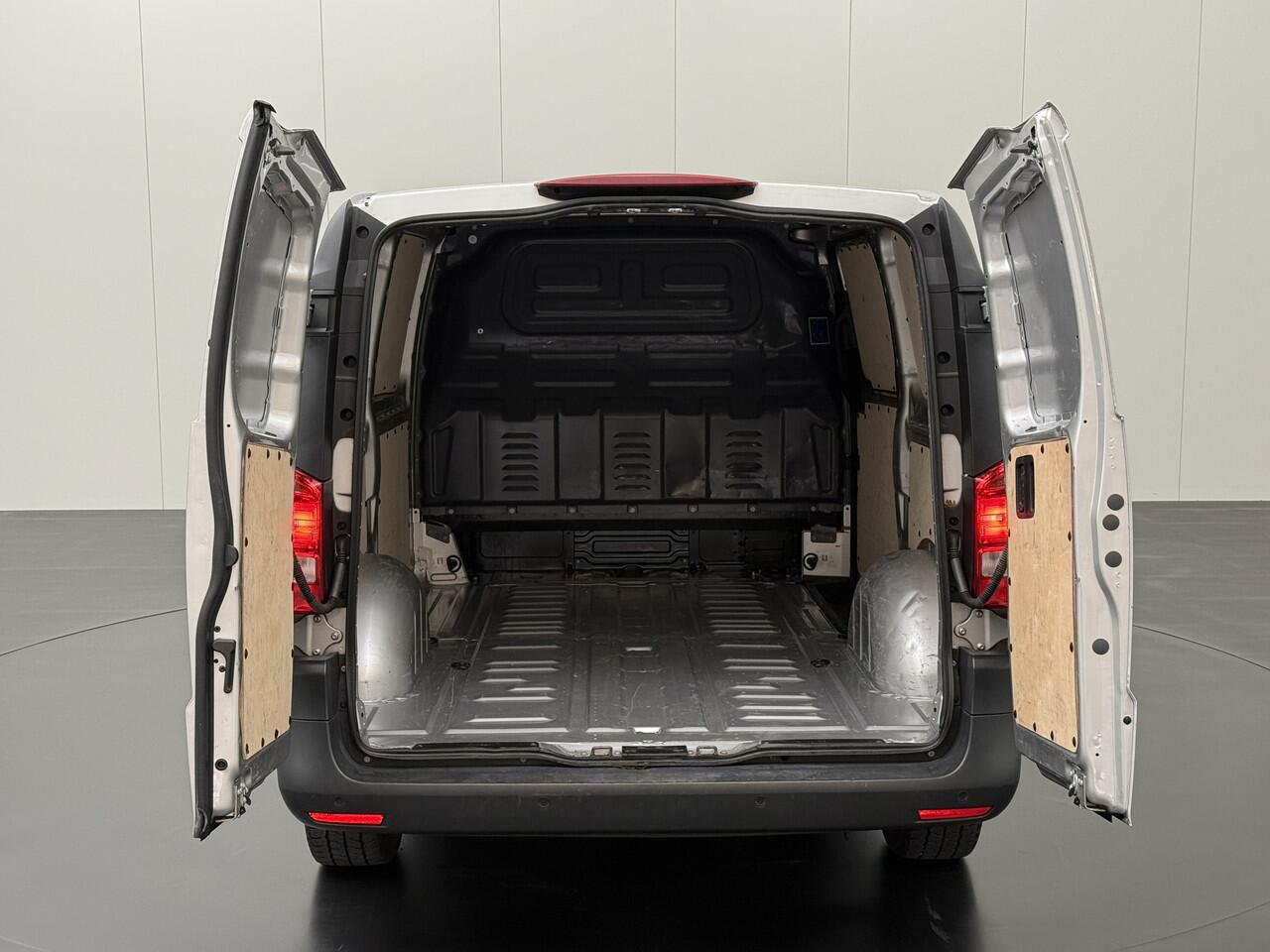 Mercedes-Benz VITO 116CDi 9G-Tronic Automaat Lang Achterdeuren | Navigatie | Multimedia | Airco | Cruise | 3-Persoons