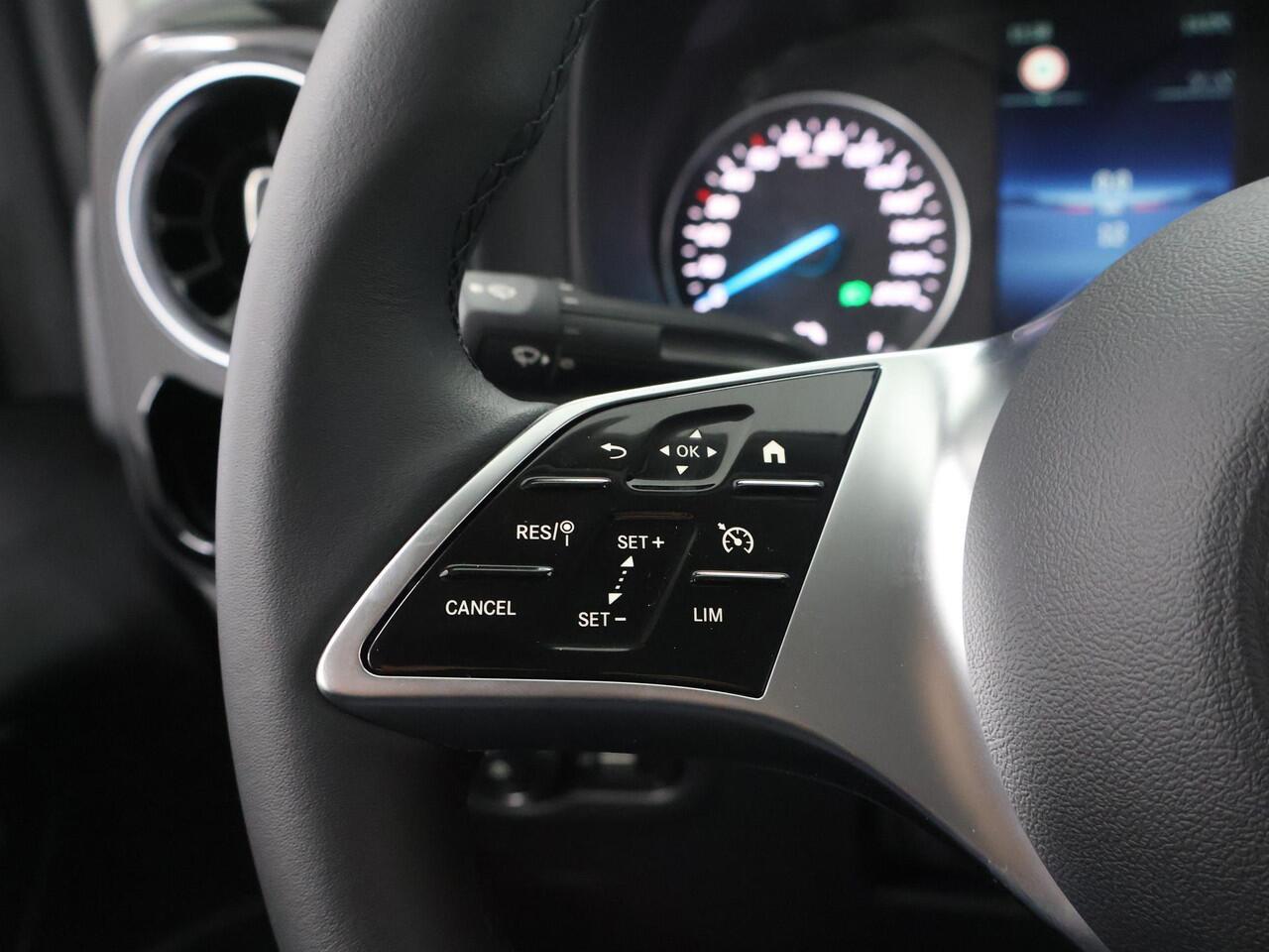 Mercedes-Benz VITO eVito Bestelwagen 112 L2 66kWh | MultiBeam LED | Stoelverwarming | Apple Carplay | Achteruitrijcamera | Airco | Cruise Control |