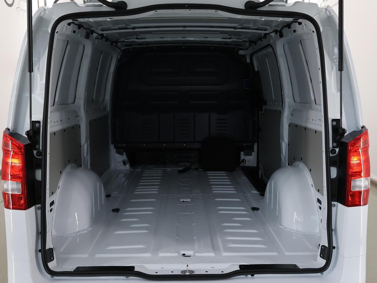 Mercedes-Benz VITO eVito 112 Bestelwagen L2 66 kWh | Snelladen | Dodehoekassistent | Achteruitrijcamera | Comfortbestuurdersstoel | Cruisecontrol |