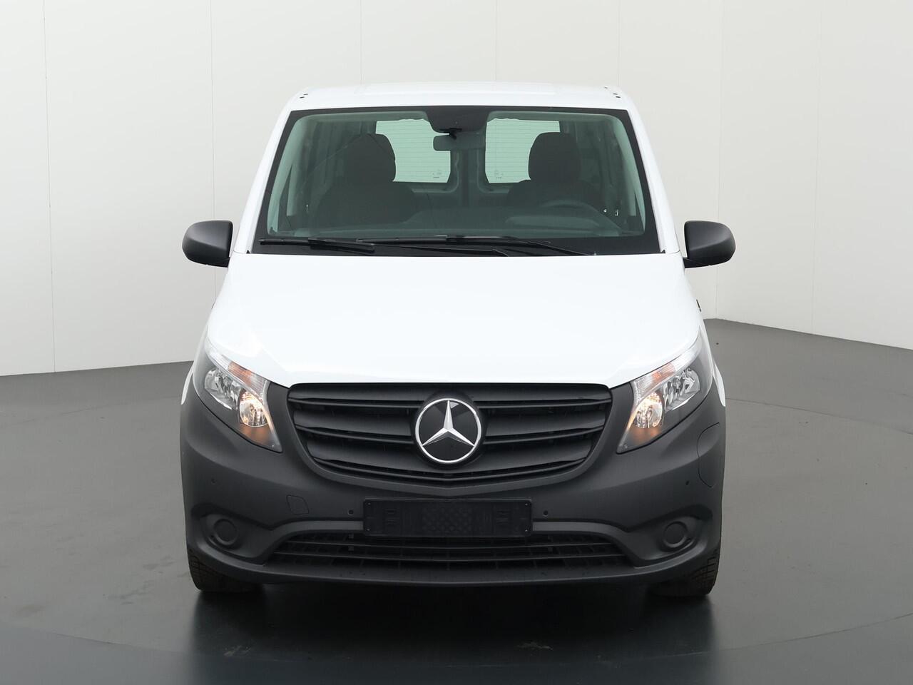 Mercedes-Benz VITO eVito Bestelwagen 66 kWh L2 | Navigatie | Cruisecontrol | Stoelverwarming | Achteruitrijcamera |