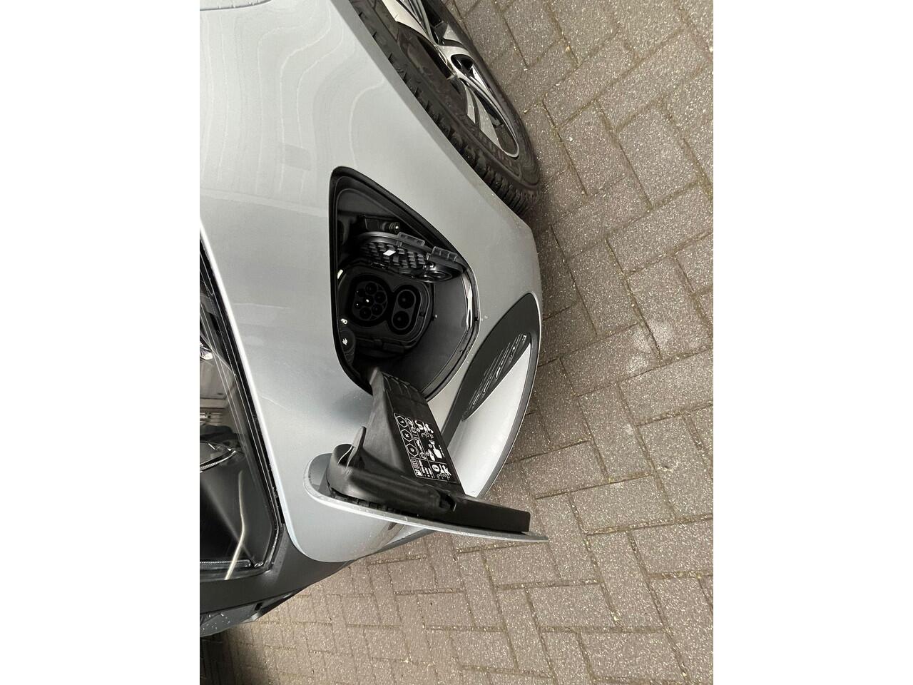 Mercedes-Benz VITO eVito 112 L2 60 kWh Mercedes-Benz eVito eVito 112 L2 66 kWh