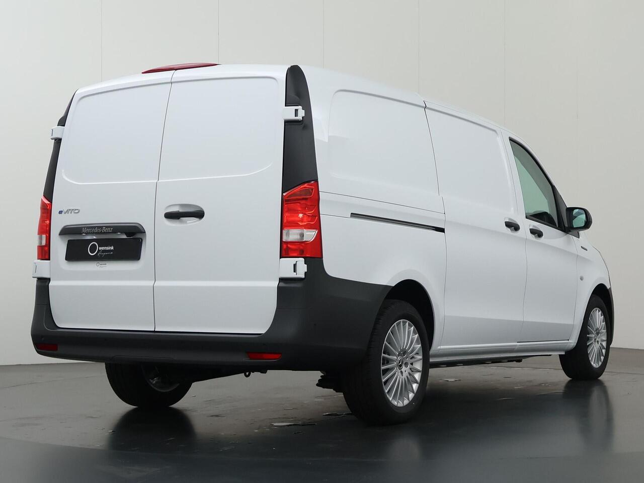 Mercedes-Benz VITO eVito 112 Bestelwagen L2 66 kWh | Stoelverwarming | Navigatie | Achteruitrijcamera | Airco | Cruise Control |