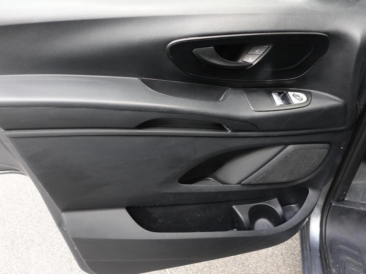 Mercedes-Benz VITO 114 CDI Automaat Dubbele Cabine 6-zits Navigatie Apple Carplay Trekhaak Cruise control Euro6