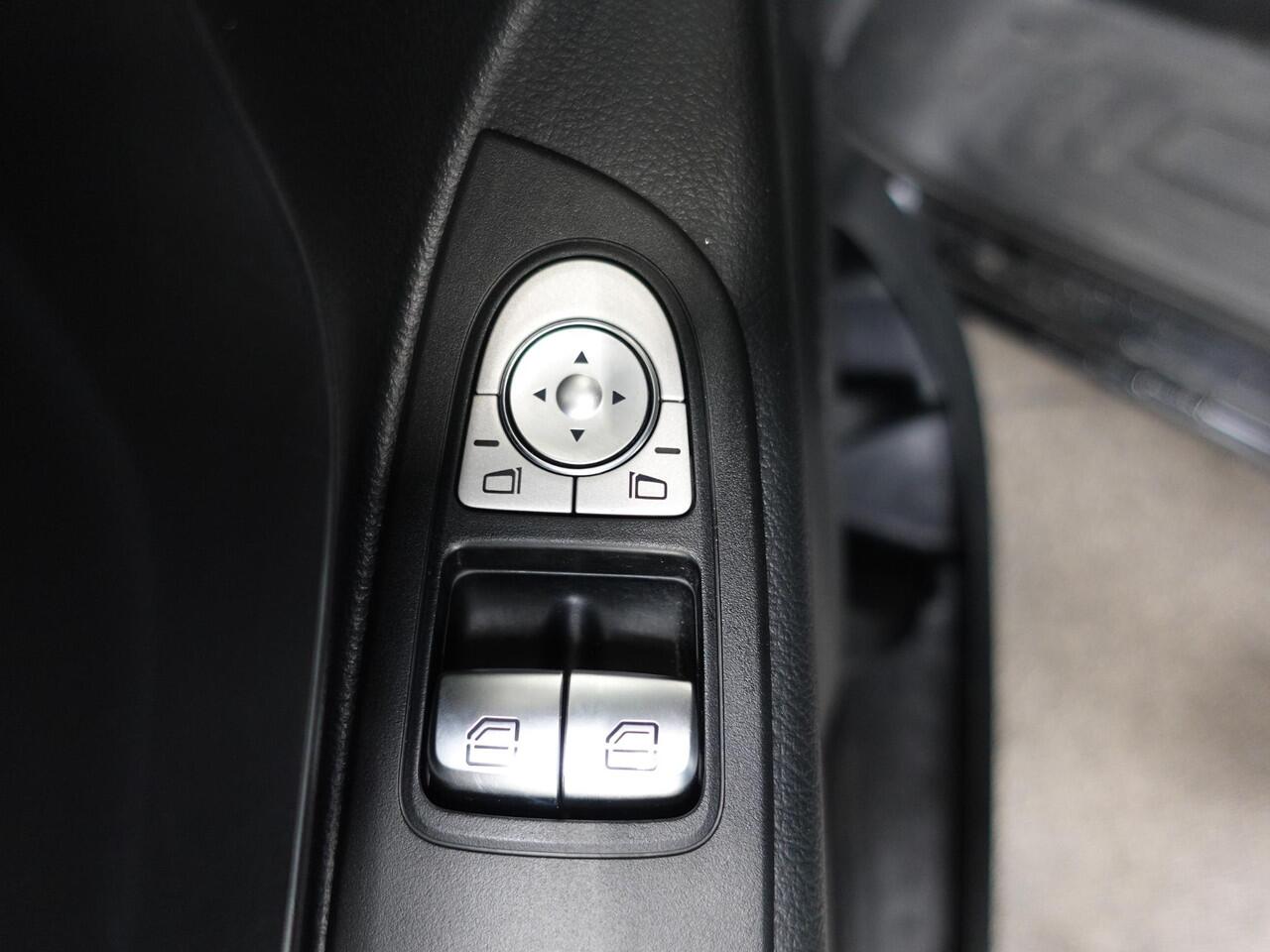 Mercedes-Benz VITO 114 CDI Lang Automaat | Navigatie | Apple Carplay/Android Auto | Airco | Bluetooth | Trekhaak | Parkeer sensoren | Camera