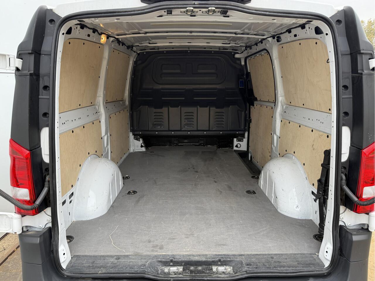 Mercedes-Benz VITO 116 1.9 CDI Automaat L2H1 LED Airco Carplay Climate Control Parkeersensoren voor achter