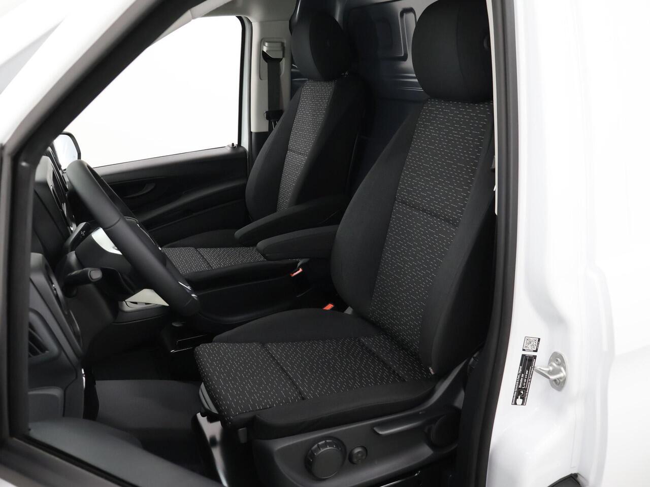 Mercedes-Benz VITO eVito Bestelwagen L2 66 kWh | Stoelverwarming | Apple Carplay | Achteruitrijcamera | Airco | Cruise Control | Dodehoekassistent |