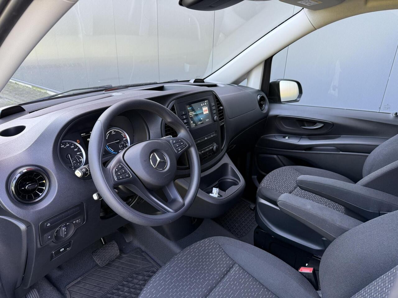 Mercedes-Benz VITO eVito 112 | L2 Lang | 60 kWh | 2-zits | Parkeercamera | Airco | Betimmering | Navigatie |