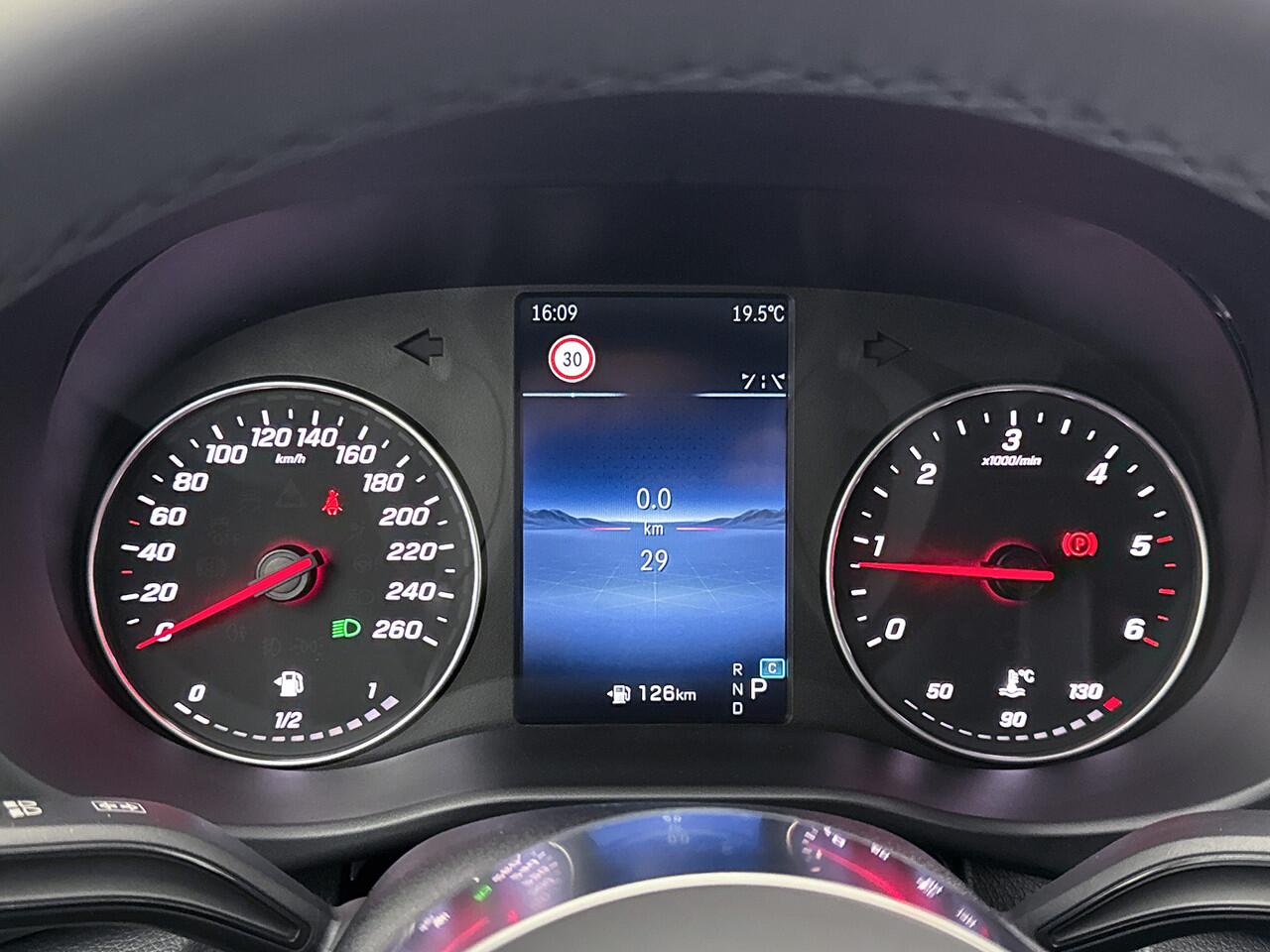 Mercedes-Benz VITO 119 CDI L3 DC *Edition* Leder Dubbel cabine 19 inch AMG Black-Pack Extra Lang Dubbele Schuifdeur Multibeam LED Trekhaak Achteruitrijcamera Betimmering