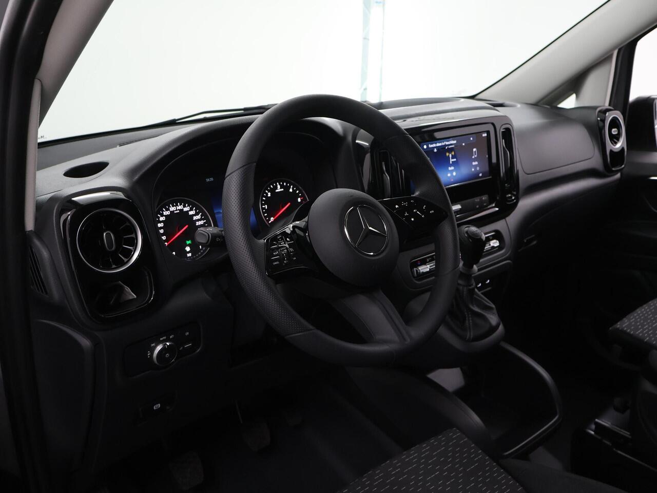 Mercedes-Benz VITO Bestelwagen 110 CDI L2 PRO | Trekhaak | Apple Carplay | Achteruitrijcamera | Airco | MultiBeam LED Koplampen | Cruise Control | Dodehoekassistent |