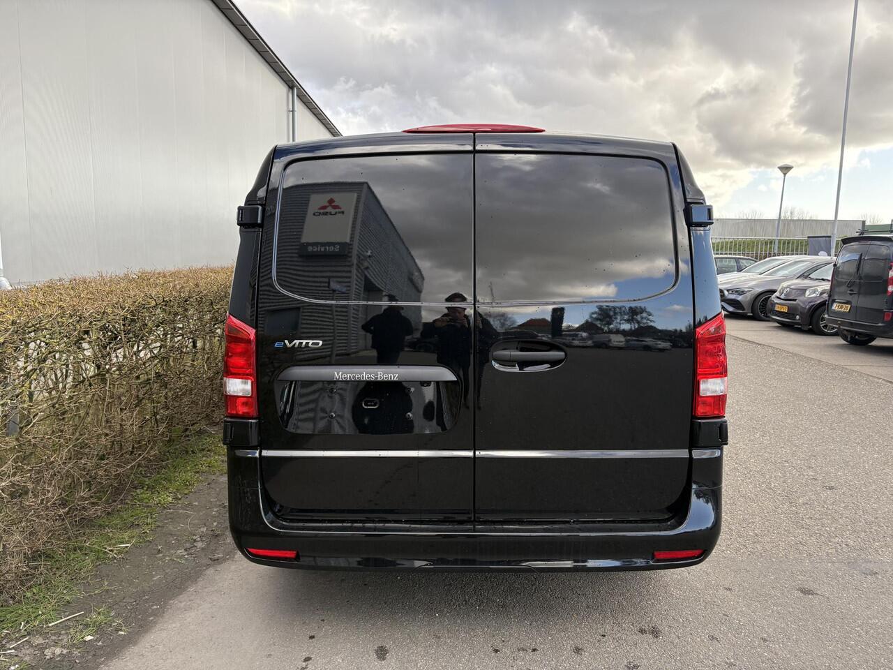 Mercedes-Benz VITO eVito 112 L2 60 kWh Mercedes-Benz eVito eVito 112 L2 66 kWh