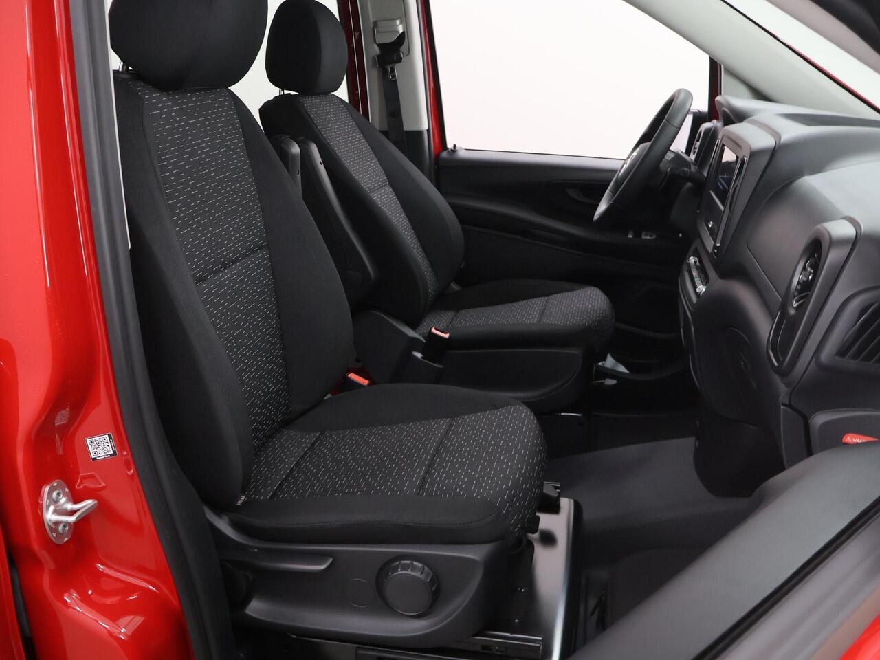 Mercedes-Benz VITO eVito Bestelwagen 112 L3 66kWh | Achterdeuren | Comfortbestuurdersstoel | Dodehoekassistent | Vaste ruit links- en rechtvoor |