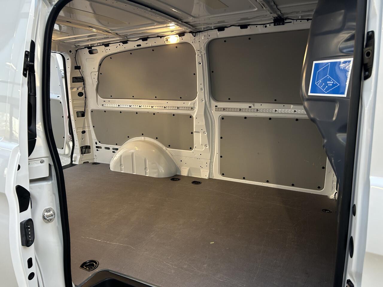 Mercedes-Benz VITO 116 CDI L3 Pro 2500KG Trekhaak / MBUX / Camera / Navigatie / Cruise control / Airco / Achterdeuren