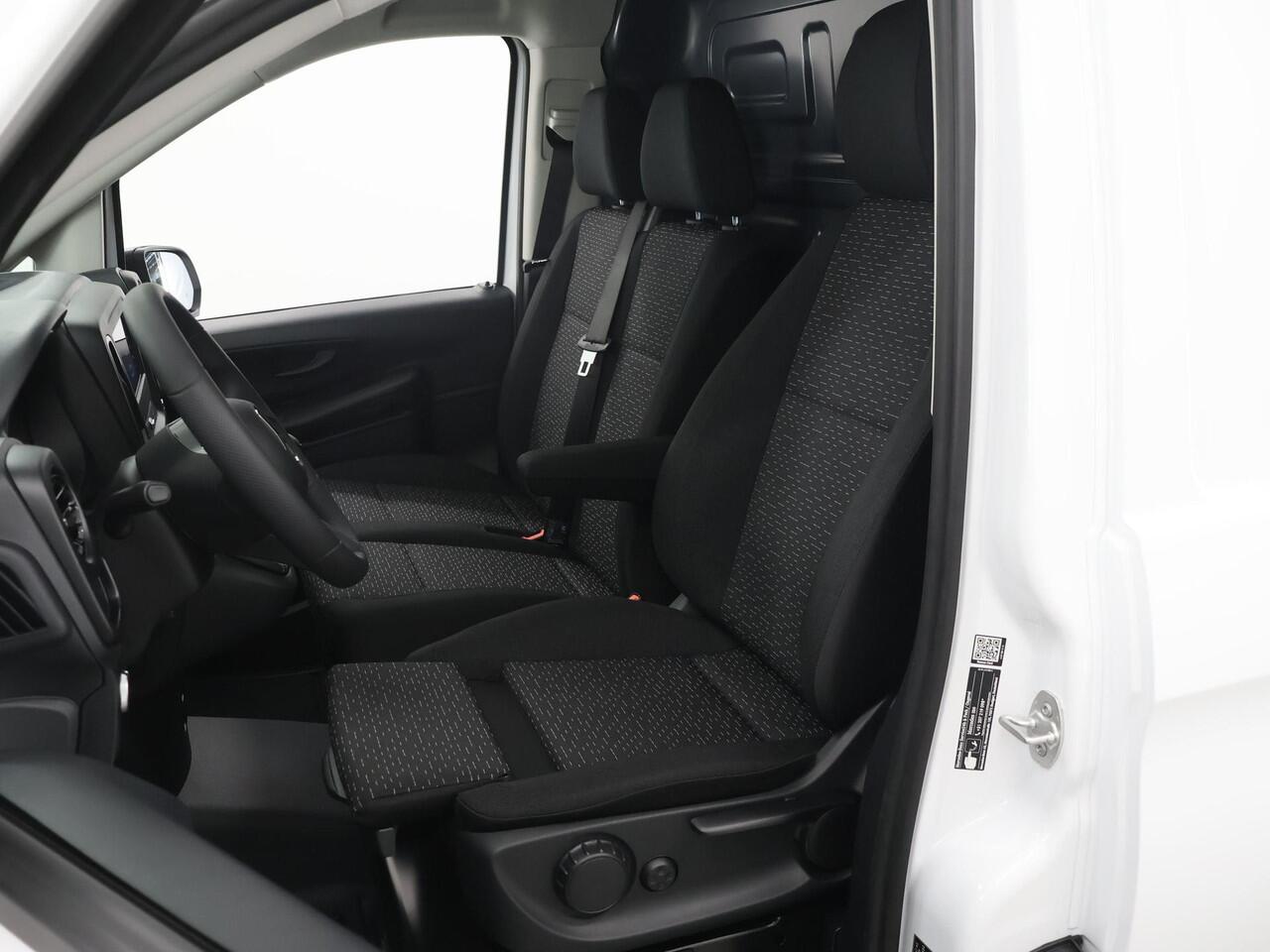 Mercedes-Benz VITO Bestelwagen 110 CDI L2 Pro | Achteruitrijcamera | 3 zits | Apple Carplay | Dodehoekassistent | Climate Control | Climate Control |