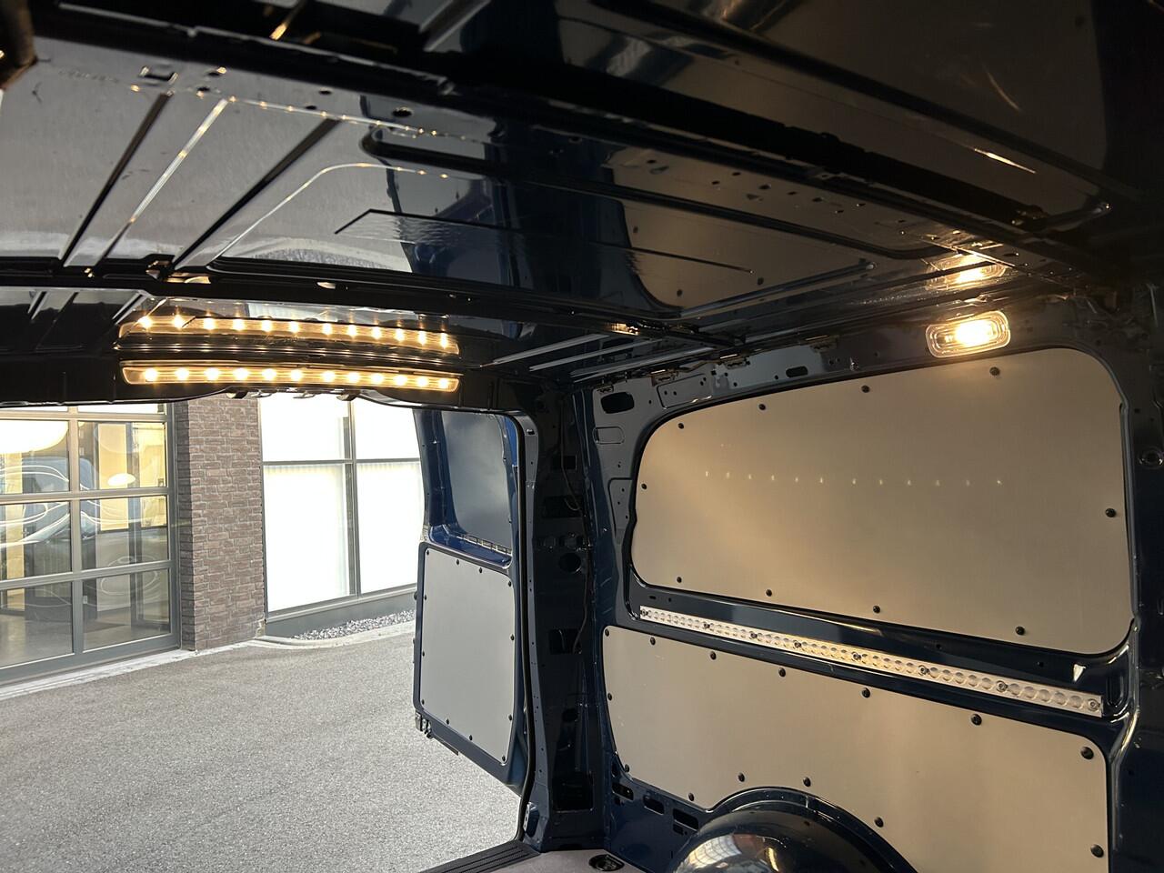 Mercedes-Benz VITO 116 CDI L3 Pro 2500KG Trekhaak / MBUX / Navigatie / Camera / Cruise control / Airco / Achterdeuren