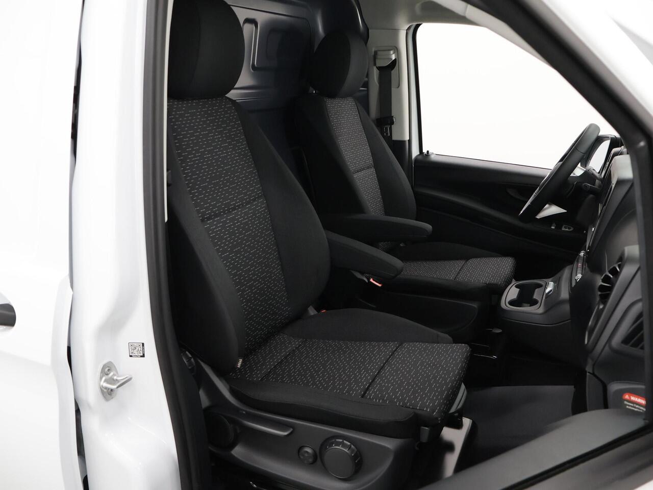 Mercedes-Benz VITO eVito Bestelwagen L2 66 kWh | Stoelverwarming | Apple Carplay | Achteruitrijcamera | Airco | Cruise Control | Dodehoekassistent |