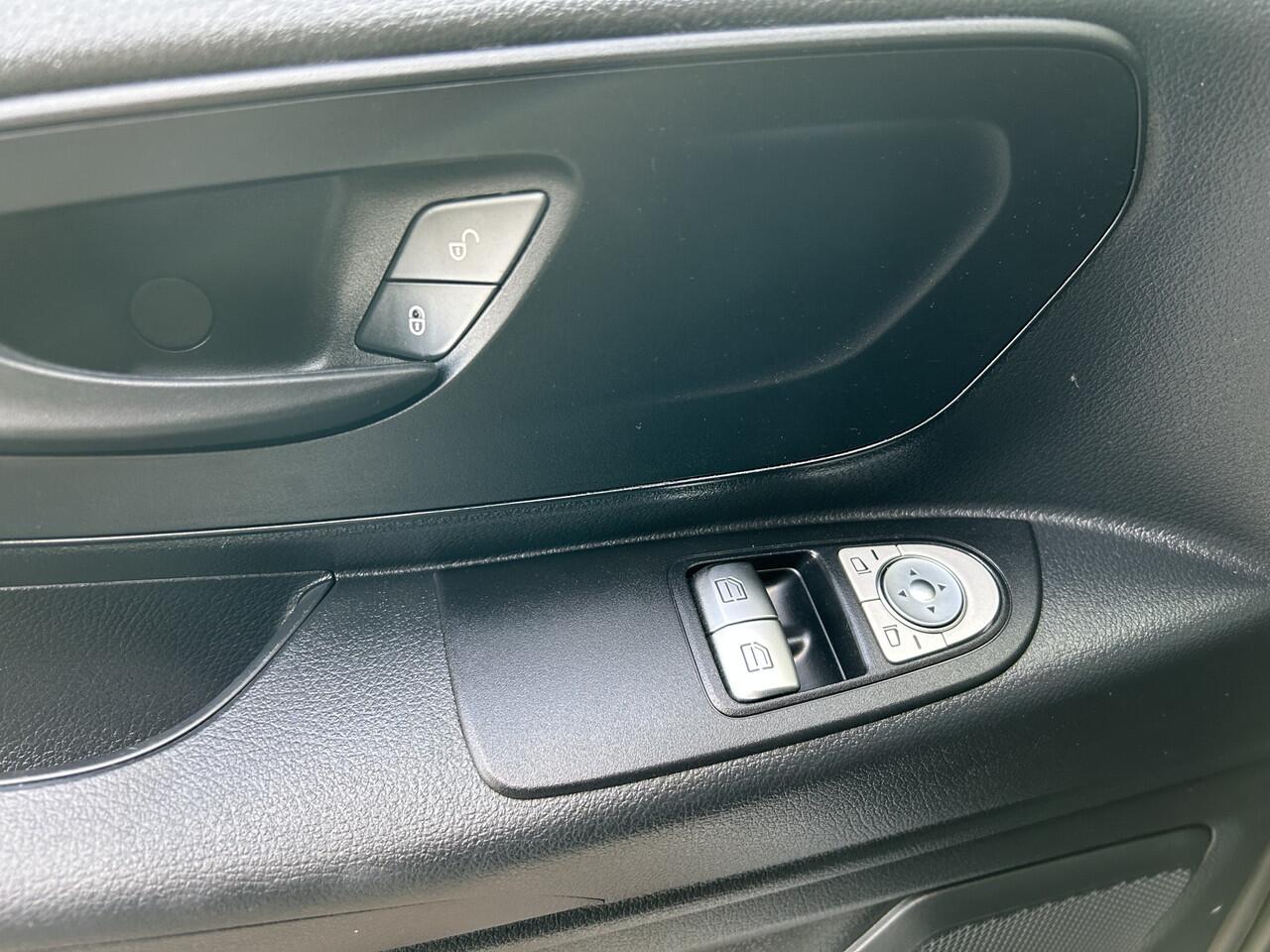 Mercedes-Benz VITO 116 CDI L2 Pro 2500KG Trekhaak / MBUX / Camera / Navigatie / Cruise control / Airco / Achterdeuren